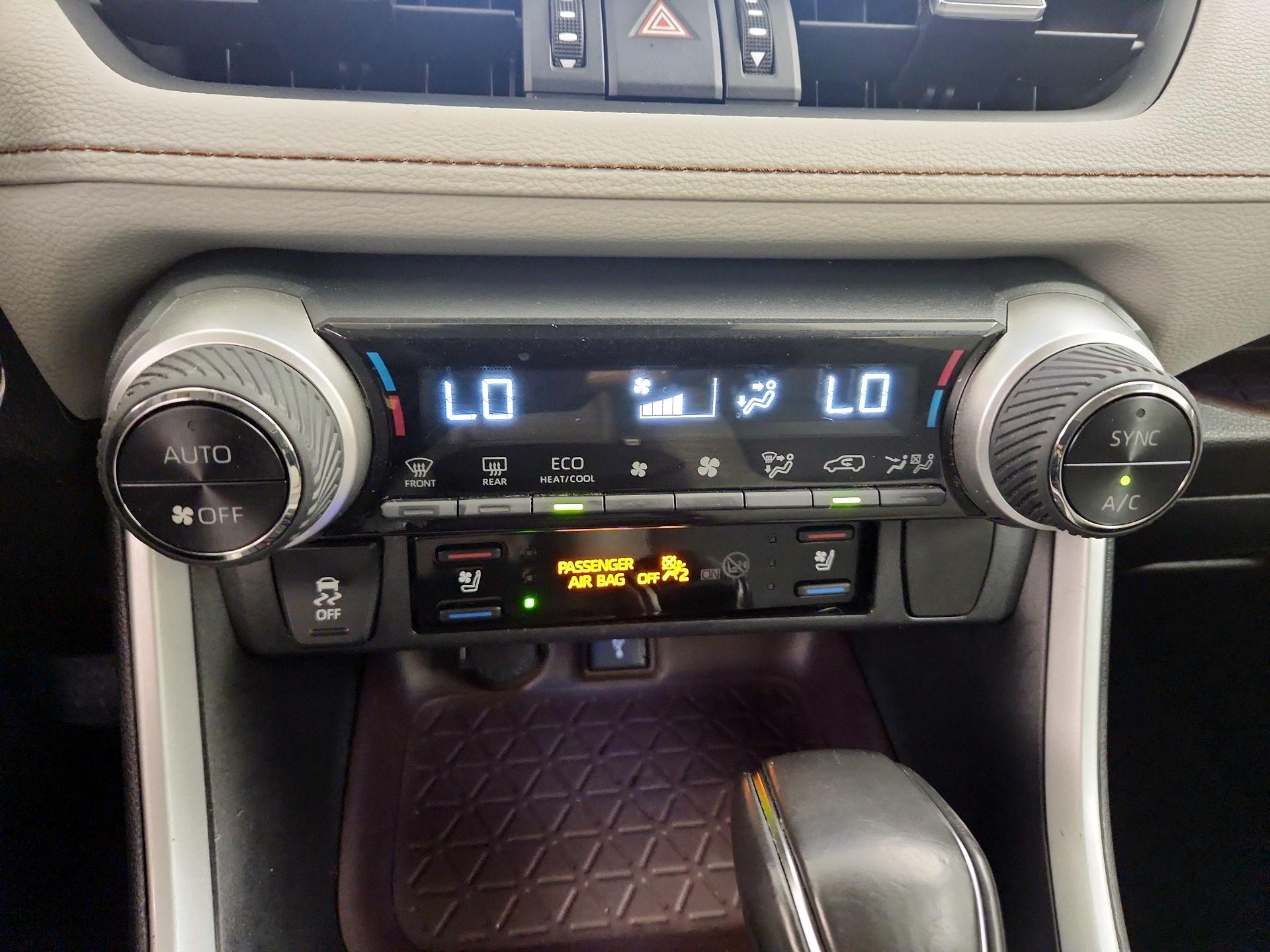 Thumbnail: 2021 Toyota RAV4 - 17