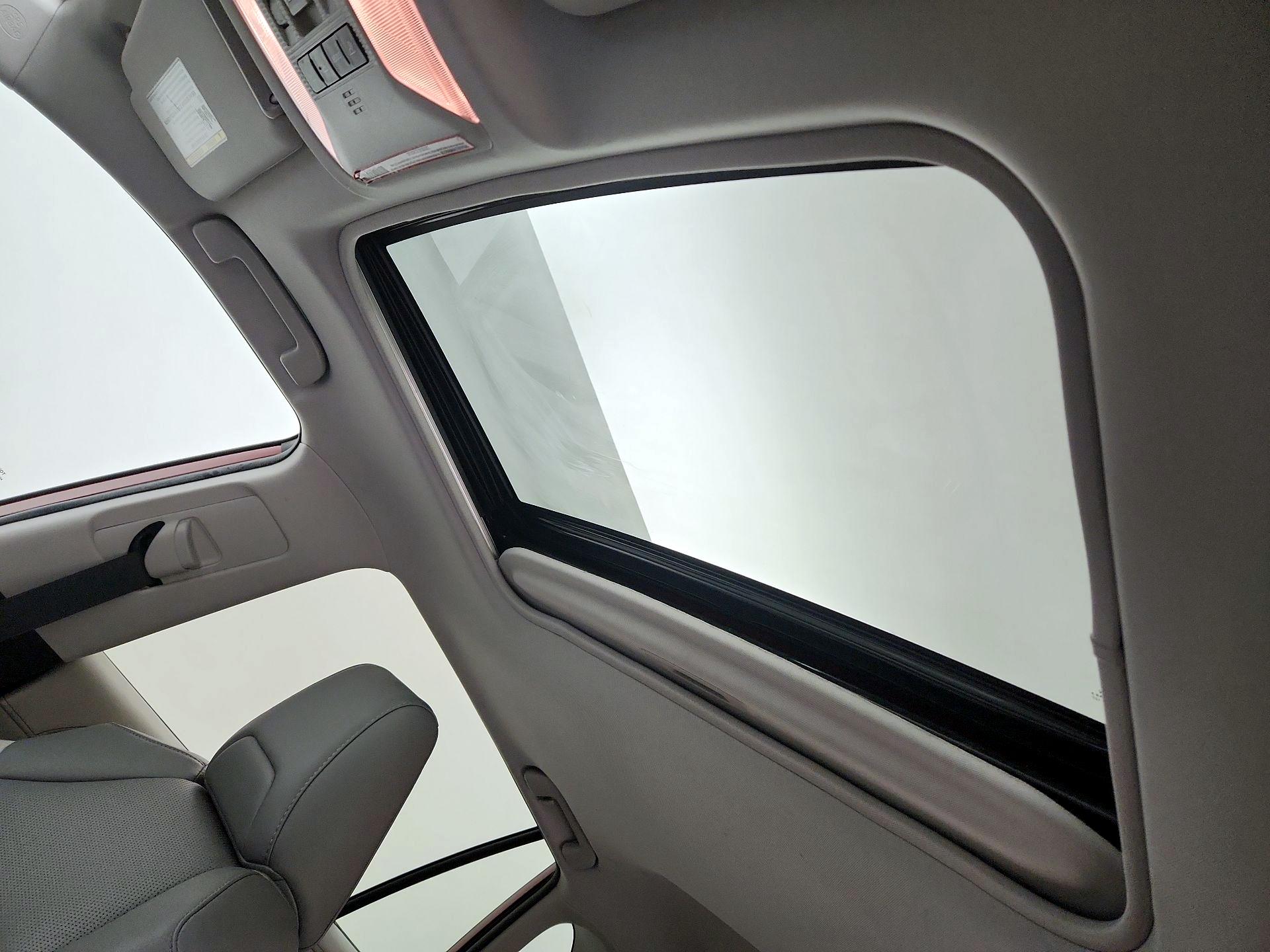 Thumbnail: 2021 Toyota RAV4 - 20