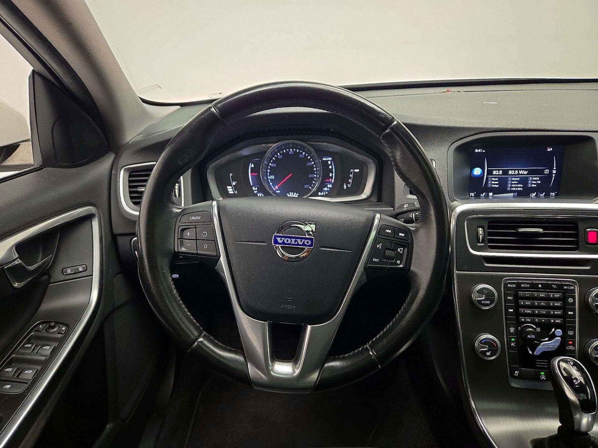 Thumbnail: 2015 Volvo S60 - 10