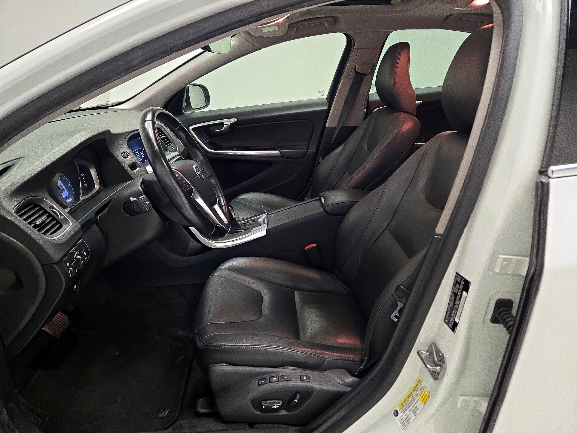 Thumbnail: 2015 Volvo S60 - 11
