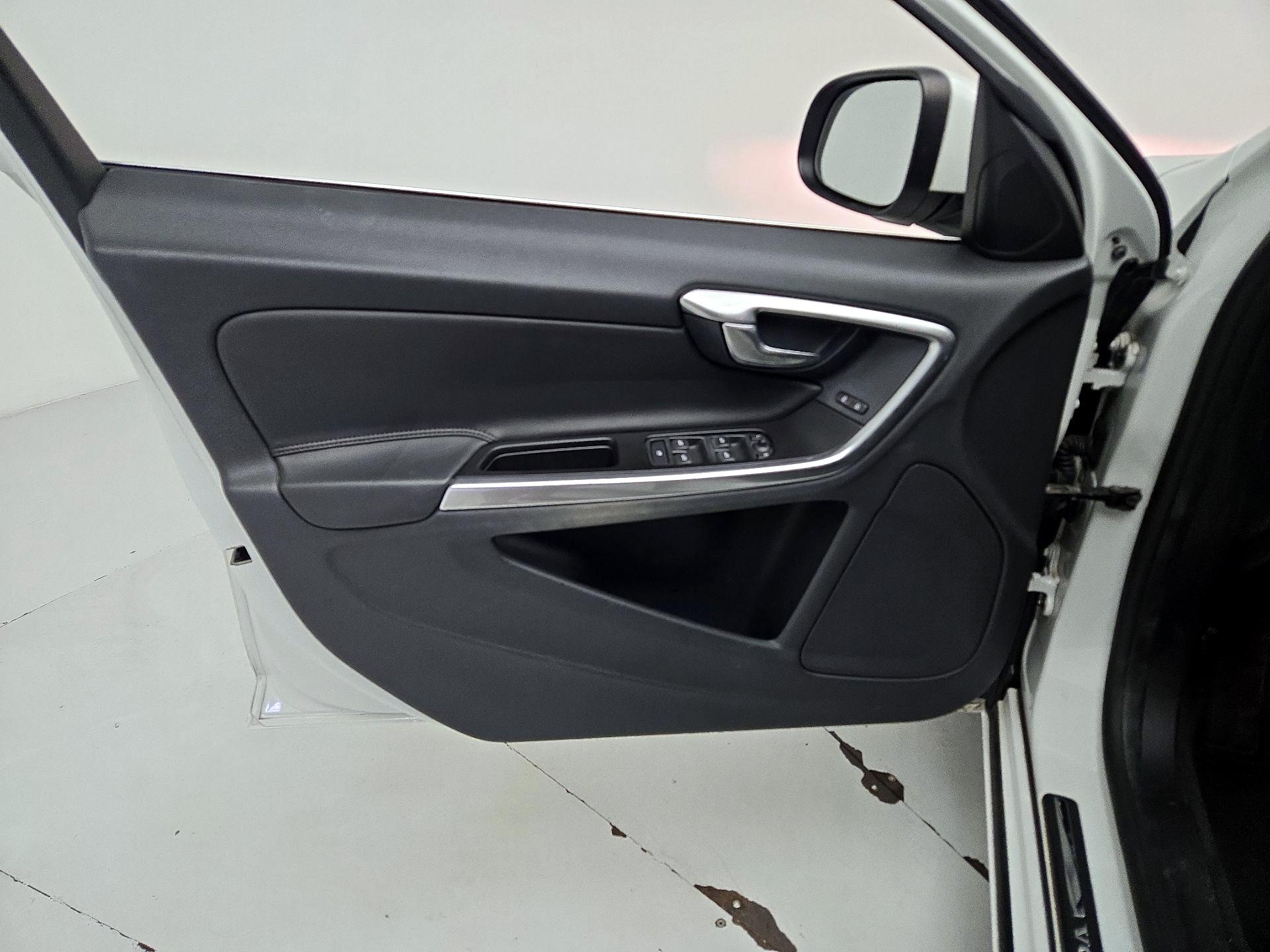 Thumbnail: 2015 Volvo S60 - 12