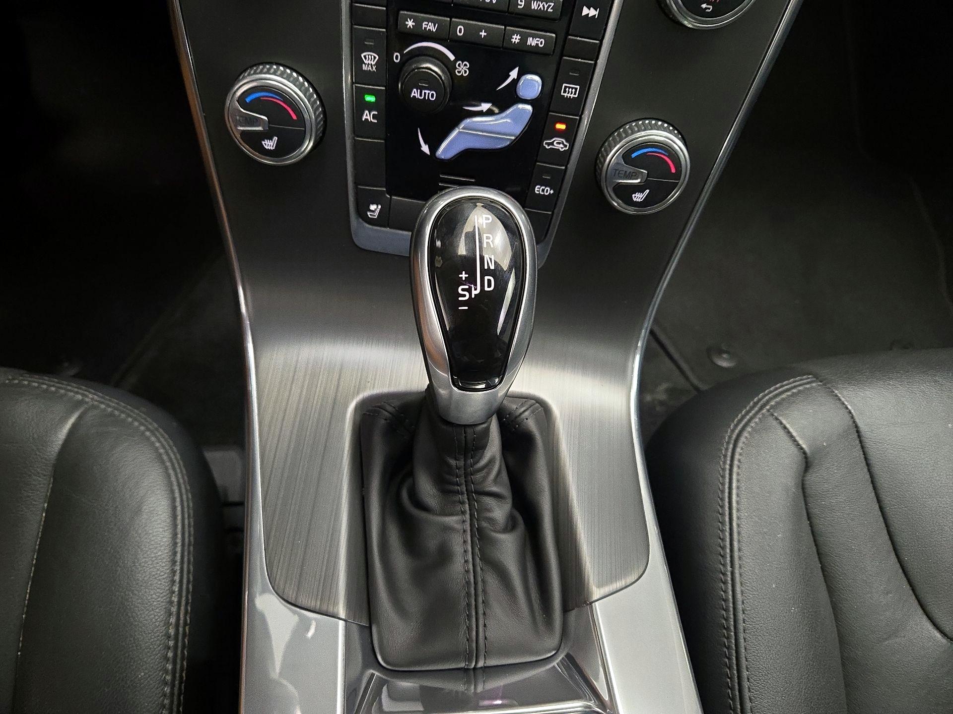Thumbnail: 2015 Volvo S60 - 16