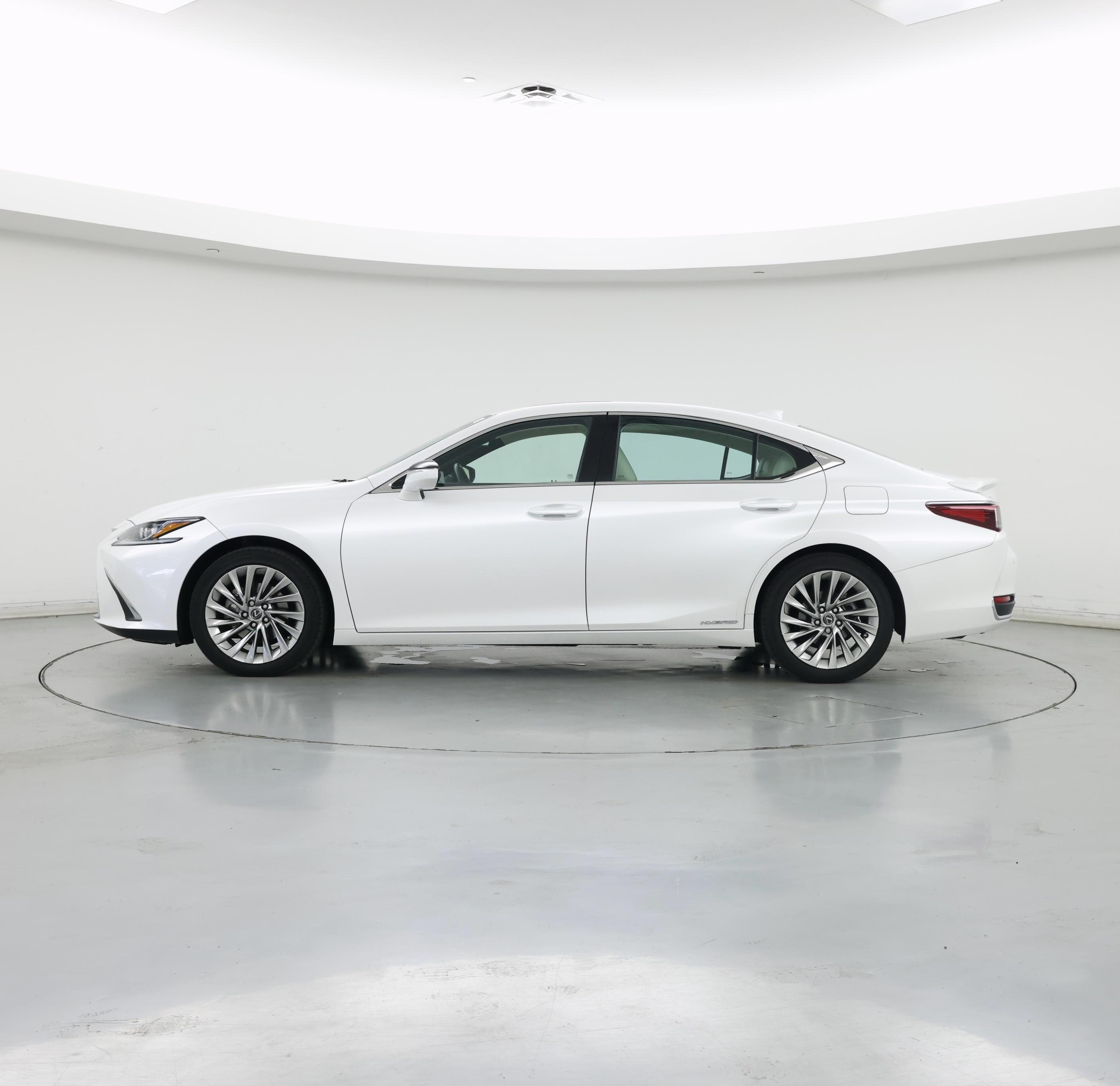 Thumbnail: 2022 Lexus ES - 3