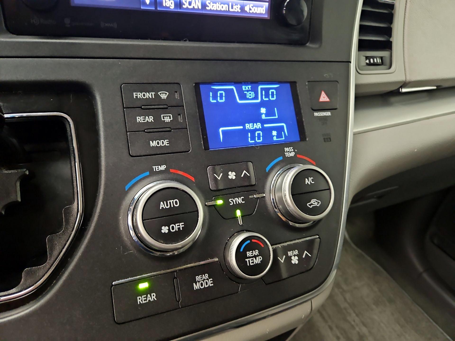 Thumbnail: 2016 Toyota Sienna - 16