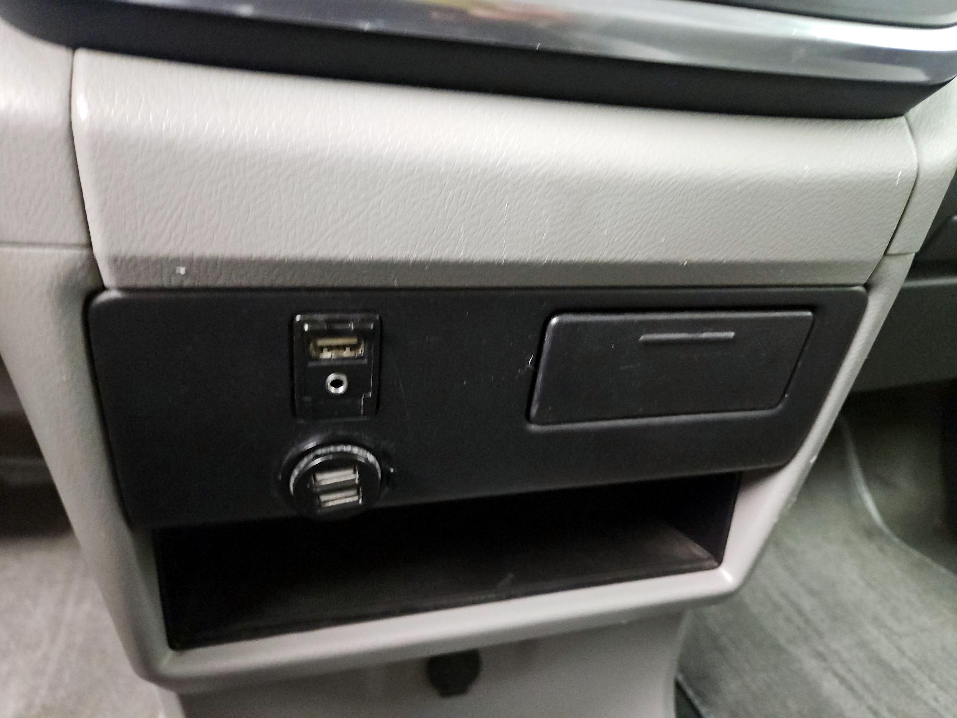 Thumbnail: 2016 Toyota Sienna - 18