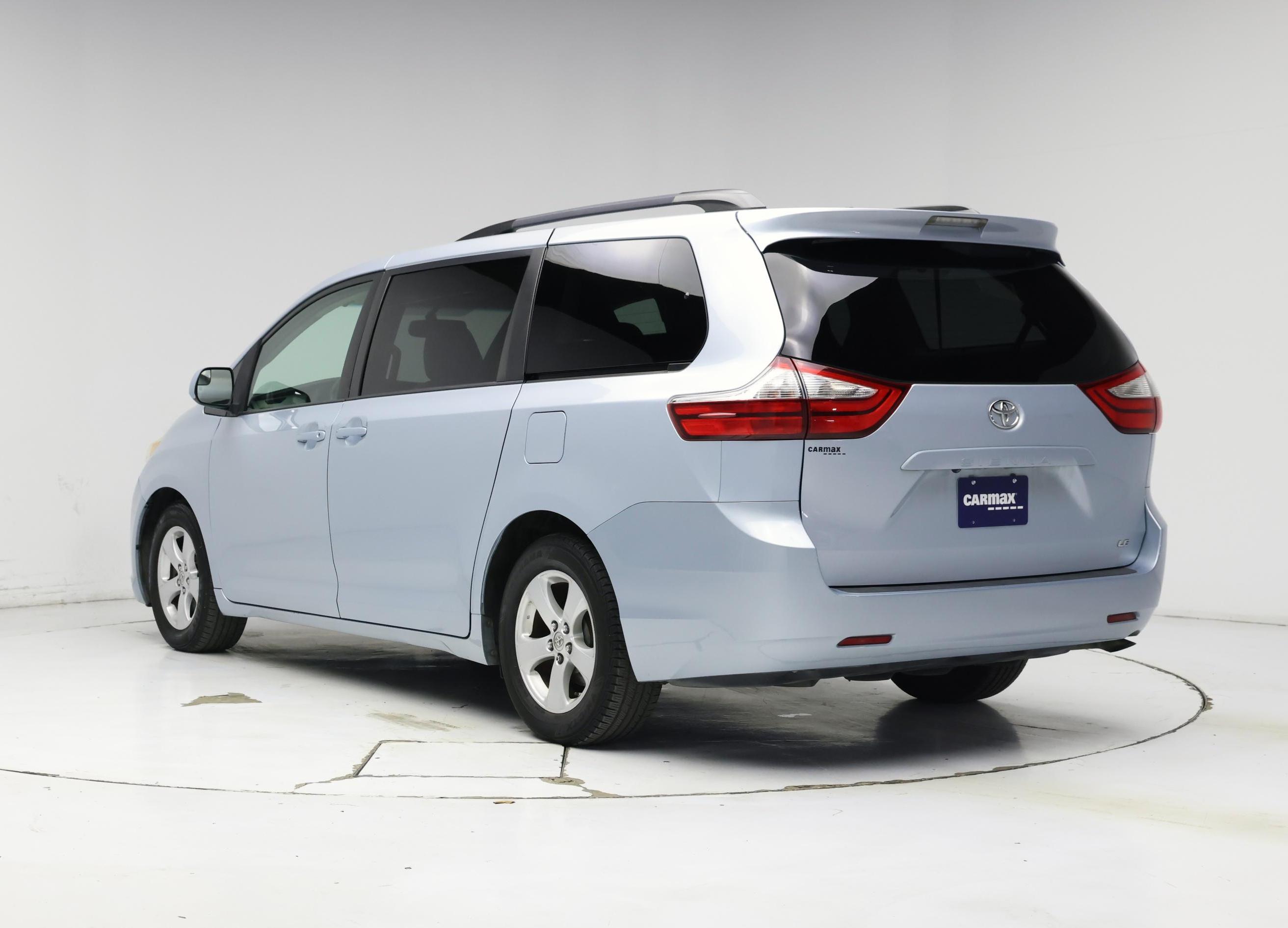 Thumbnail: 2016 Toyota Sienna - 2