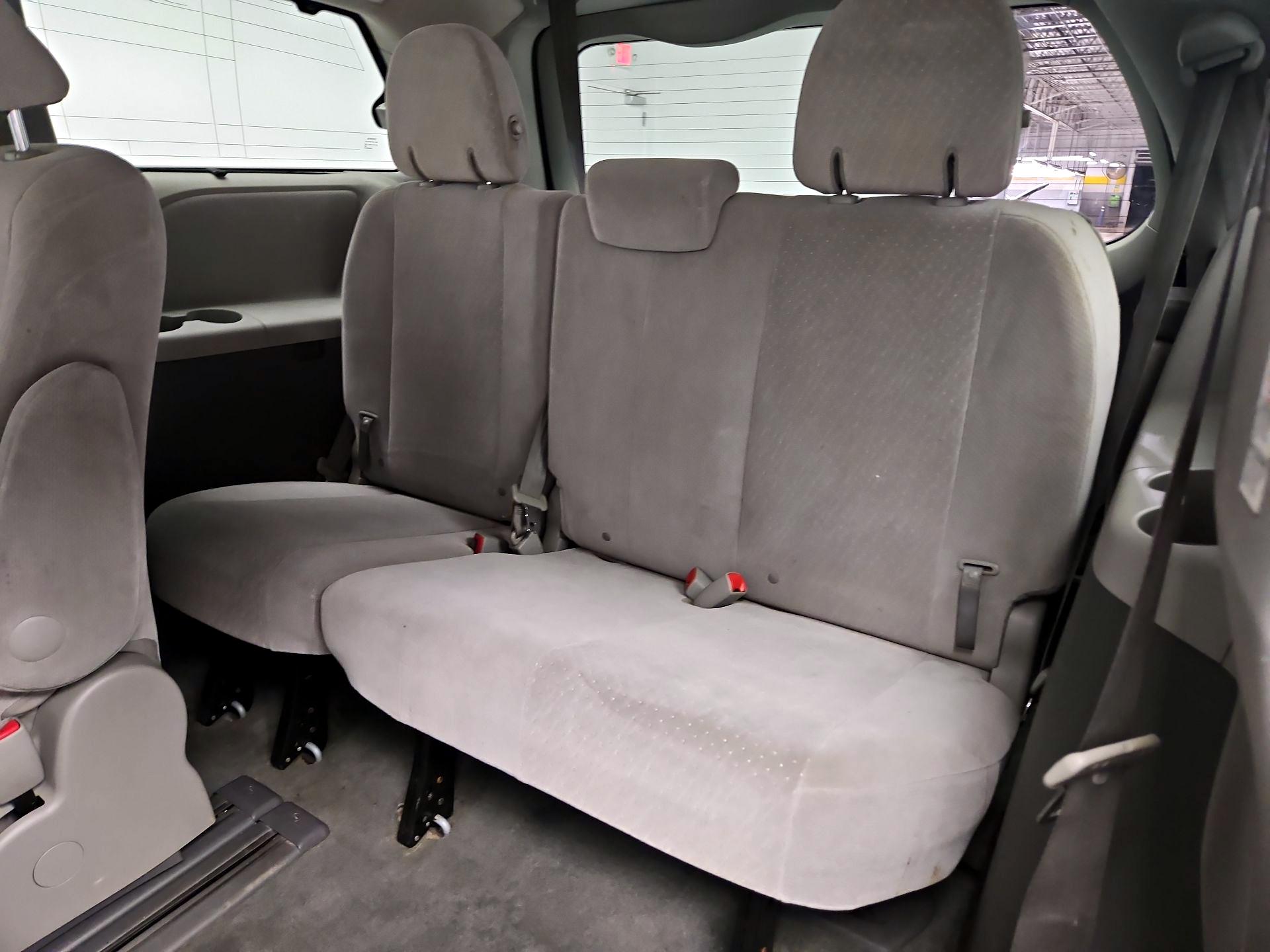 Thumbnail: 2016 Toyota Sienna - 20