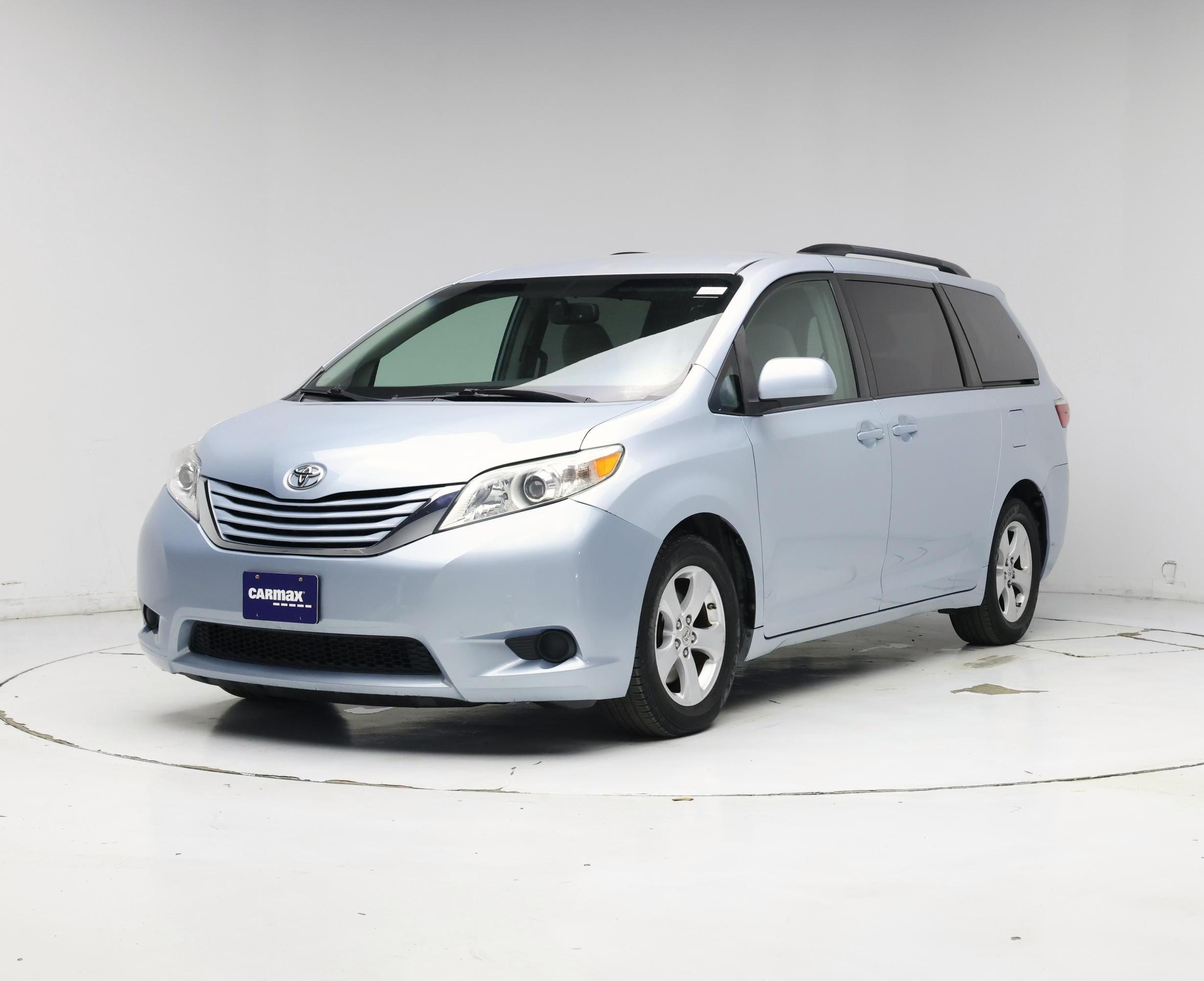 Thumbnail: 2016 Toyota Sienna - 4