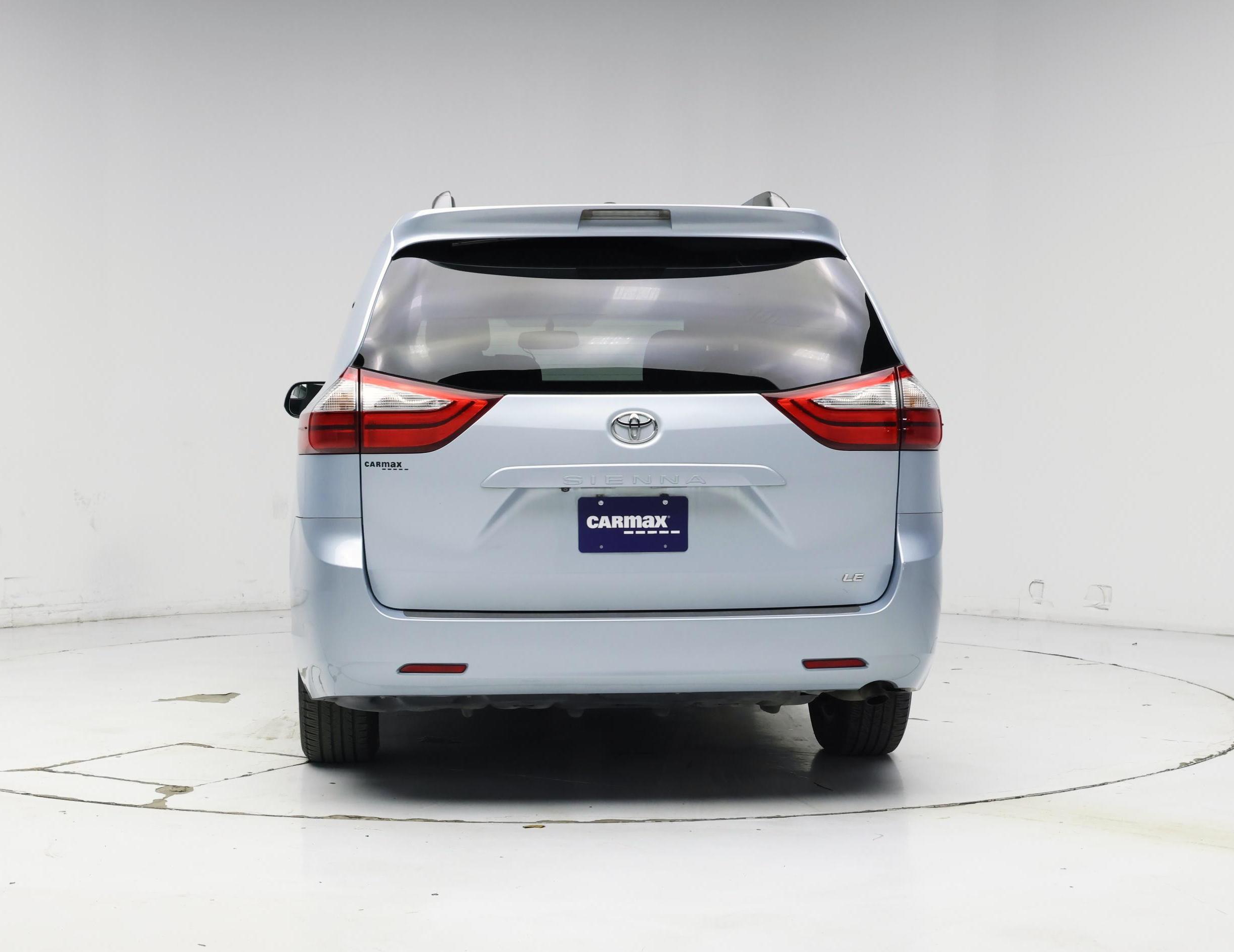 Thumbnail: 2016 Toyota Sienna - 6