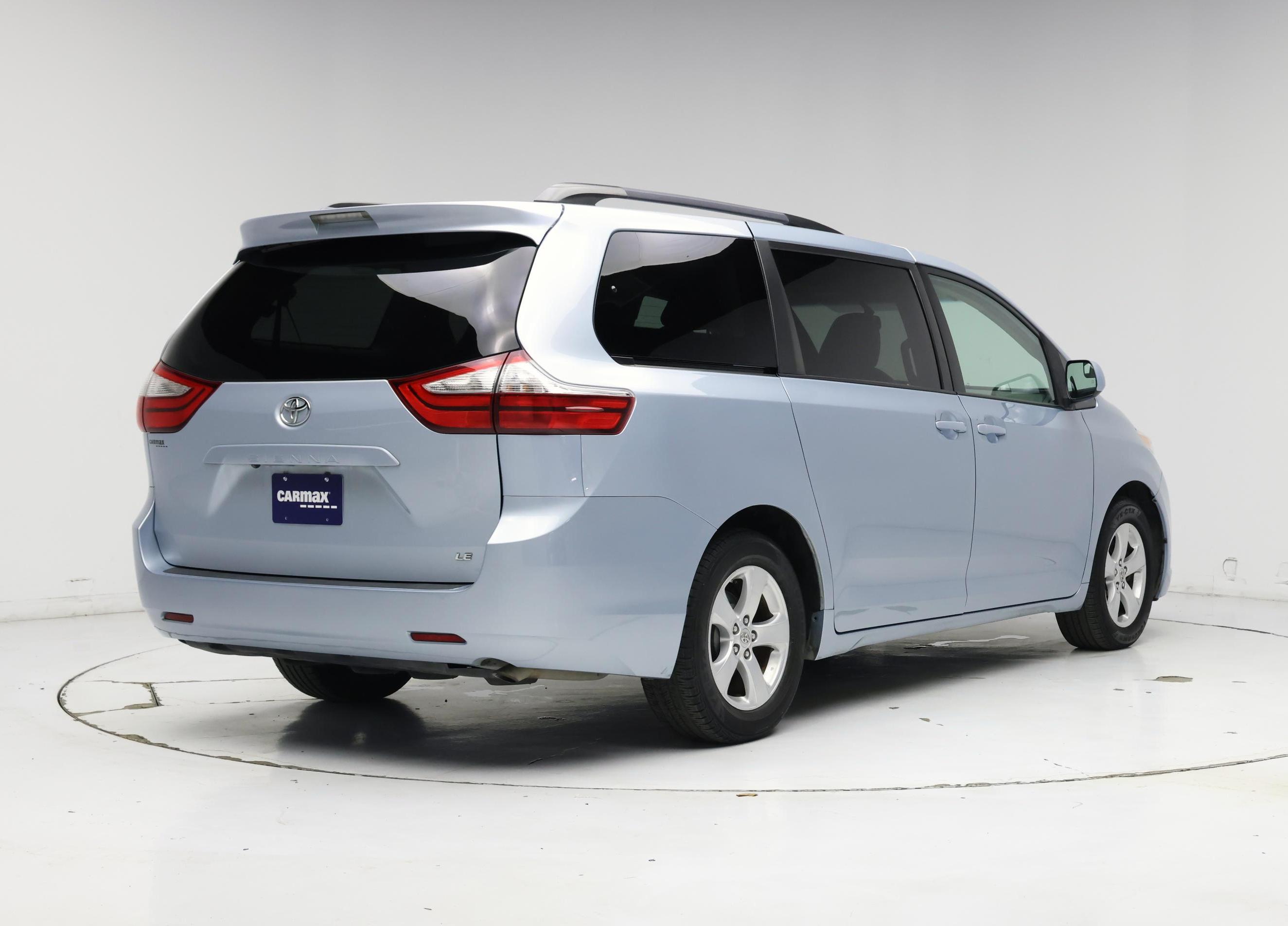 Thumbnail: 2016 Toyota Sienna - 8