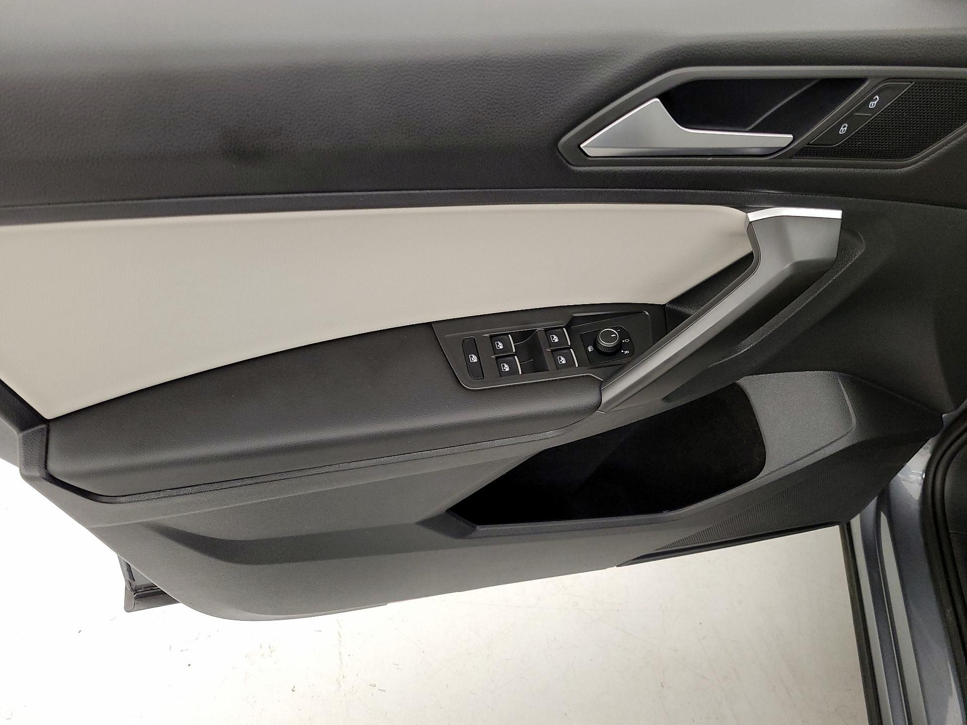 Thumbnail: 2021 Volkswagen Tiguan - 12