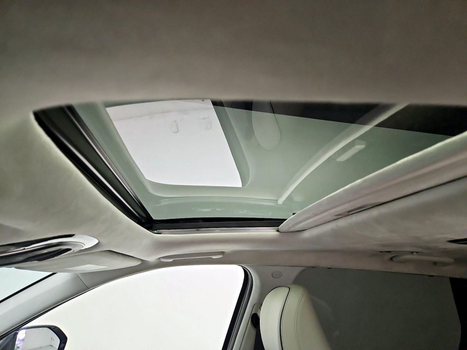 Sunroof(s) & Skylight(s)