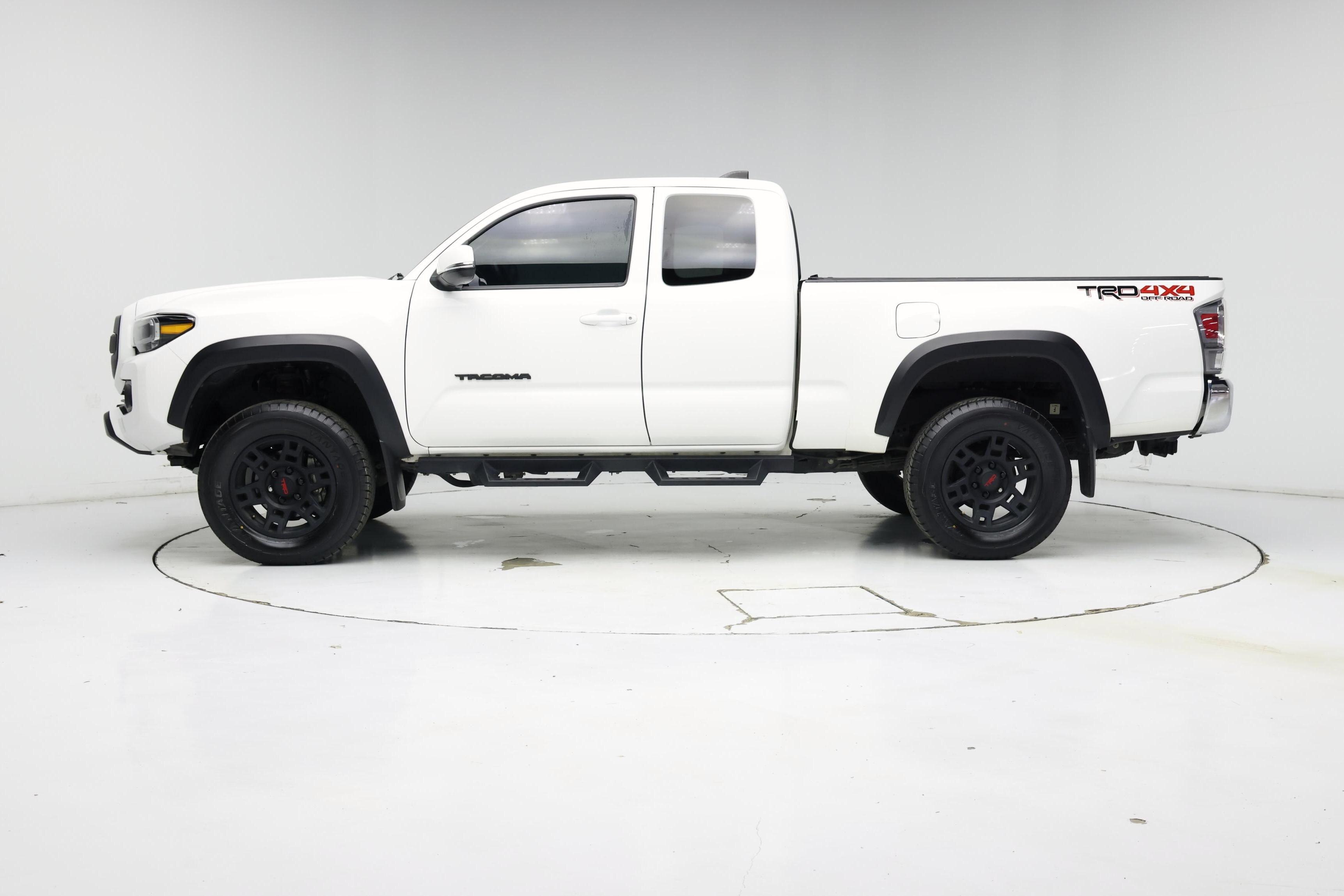 Thumbnail: 2022 Toyota Tacoma - 3