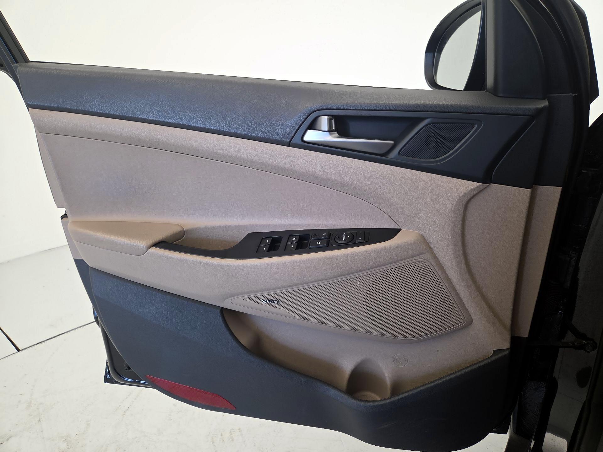 Thumbnail: 2018 Hyundai Tucson - 12