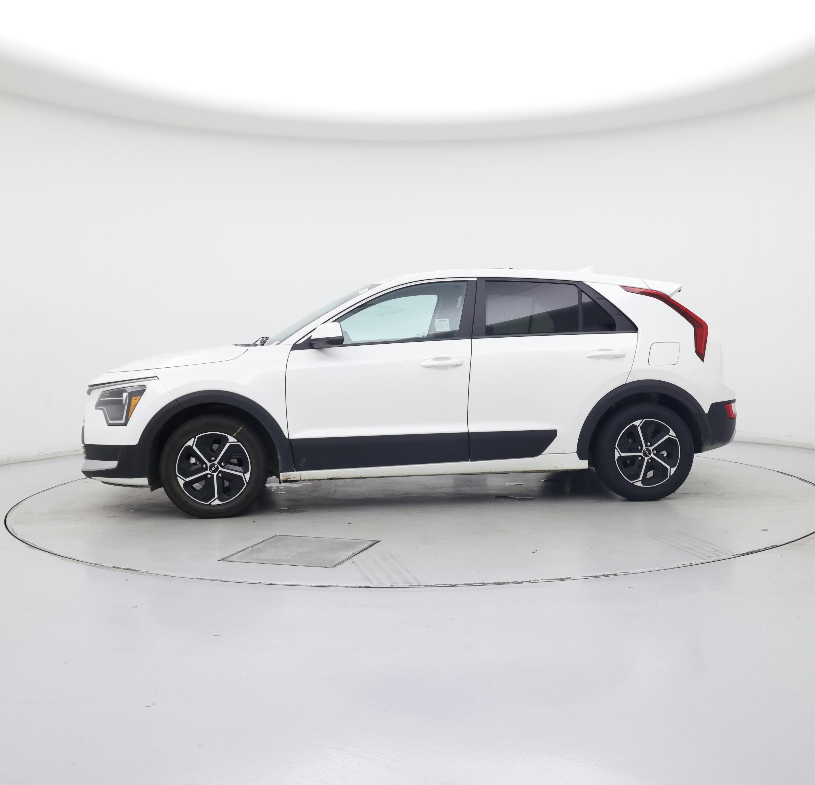 Thumbnail: 2025 Kia Niro - 3
