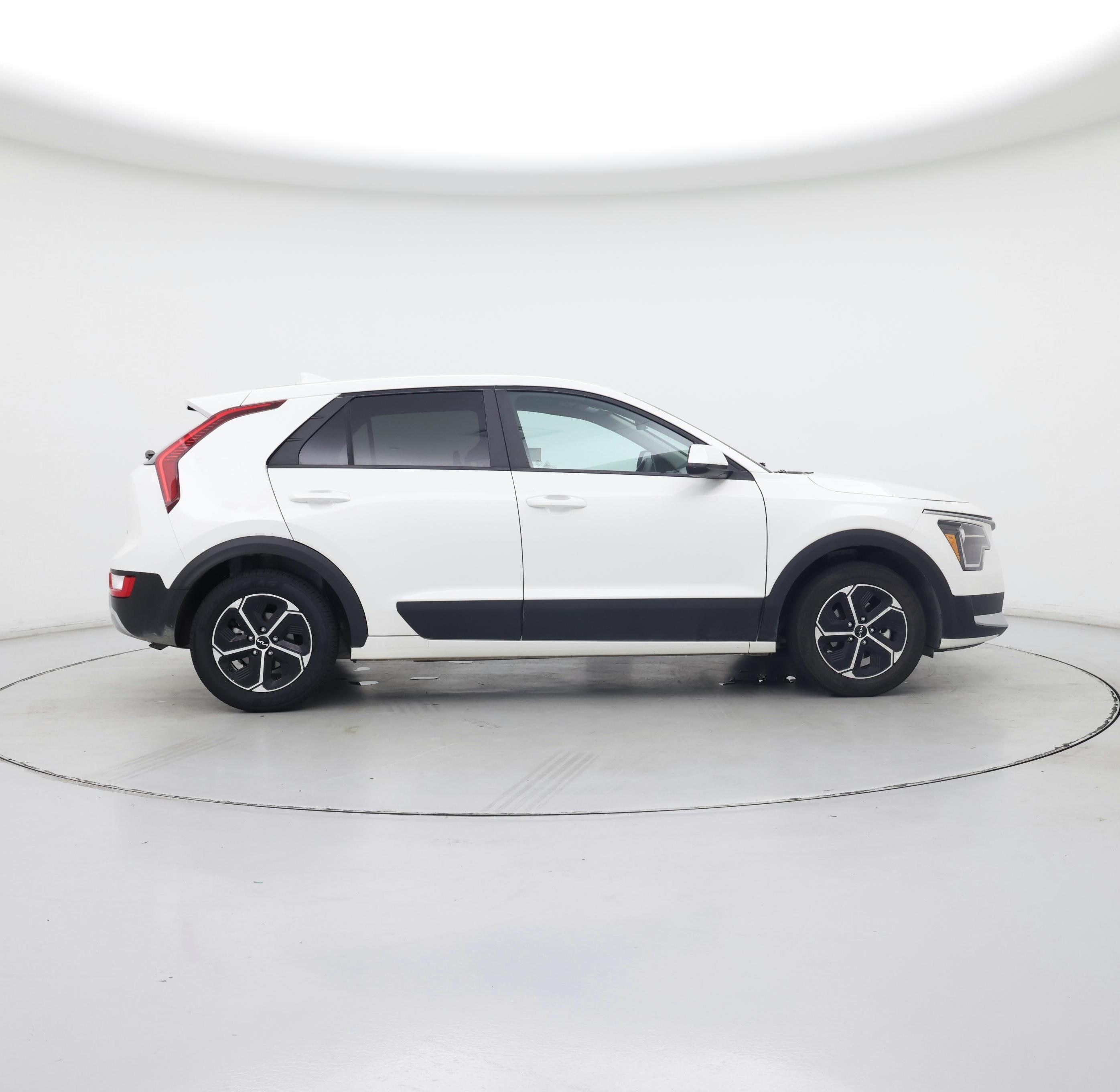 Thumbnail: 2025 Kia Niro - 7