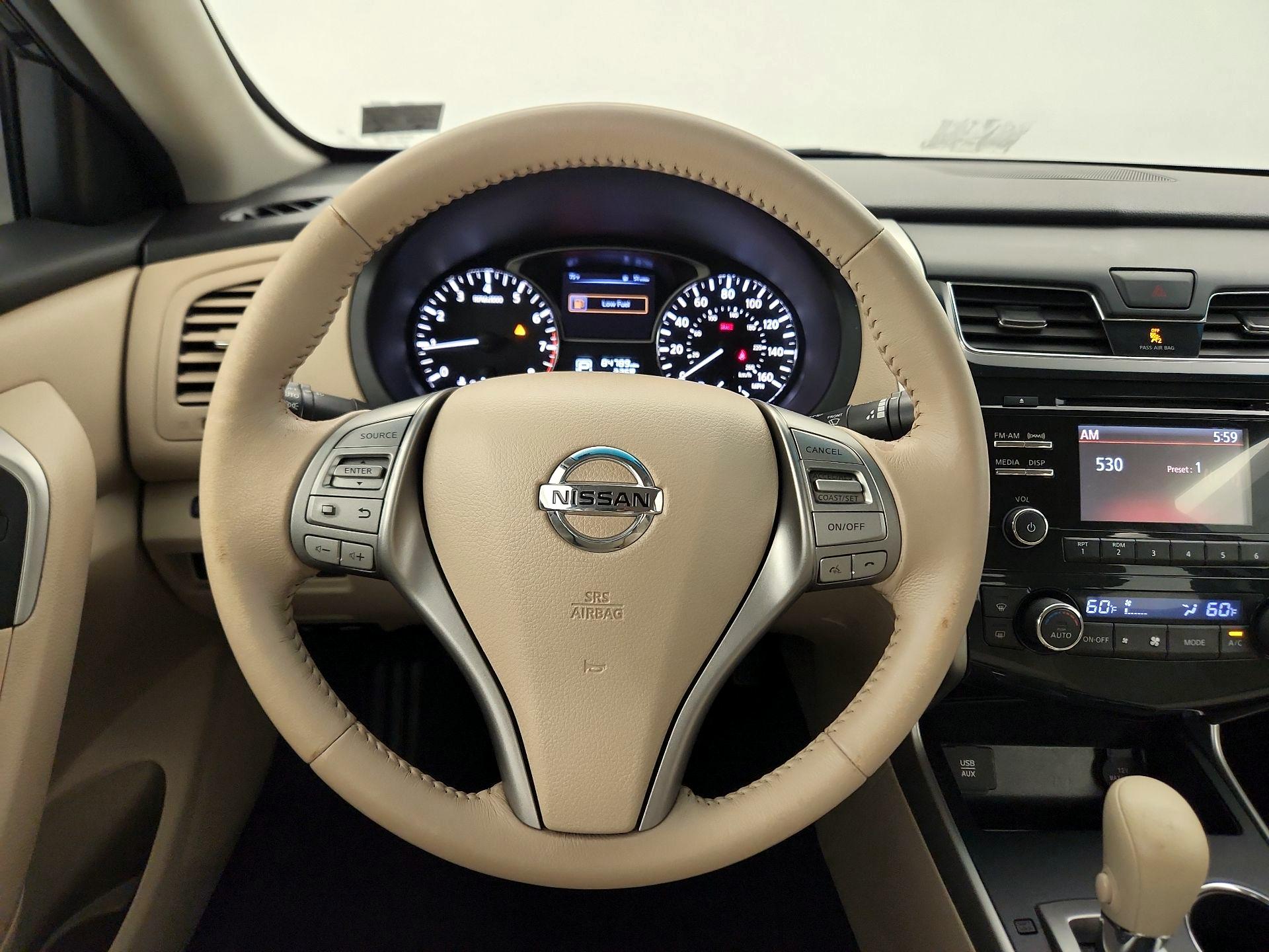Thumbnail: 2015 Nissan Altima - 10