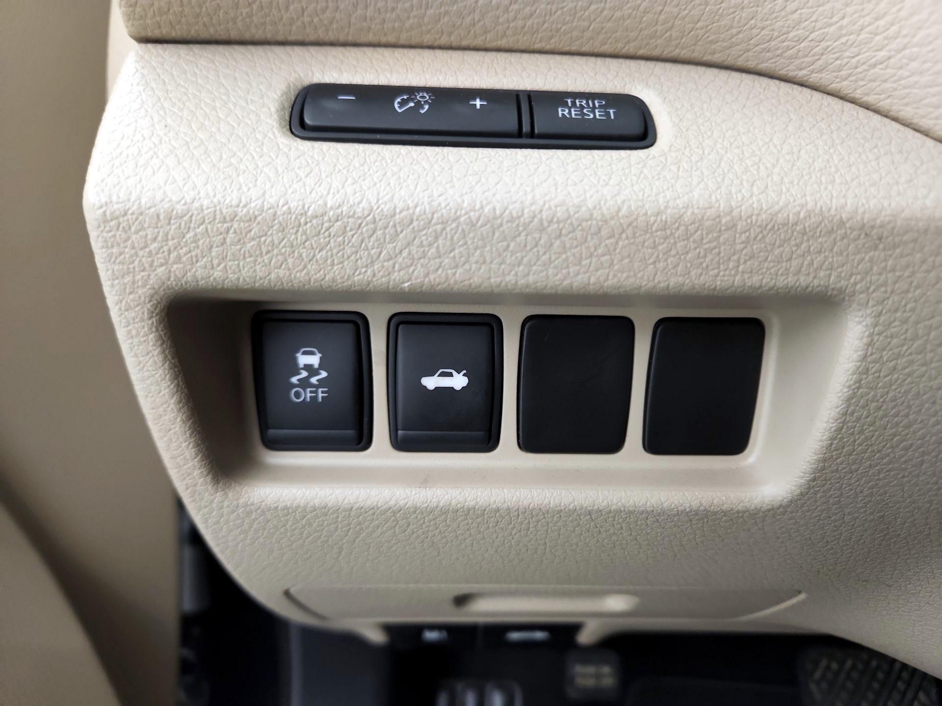 Thumbnail: 2015 Nissan Altima - 13