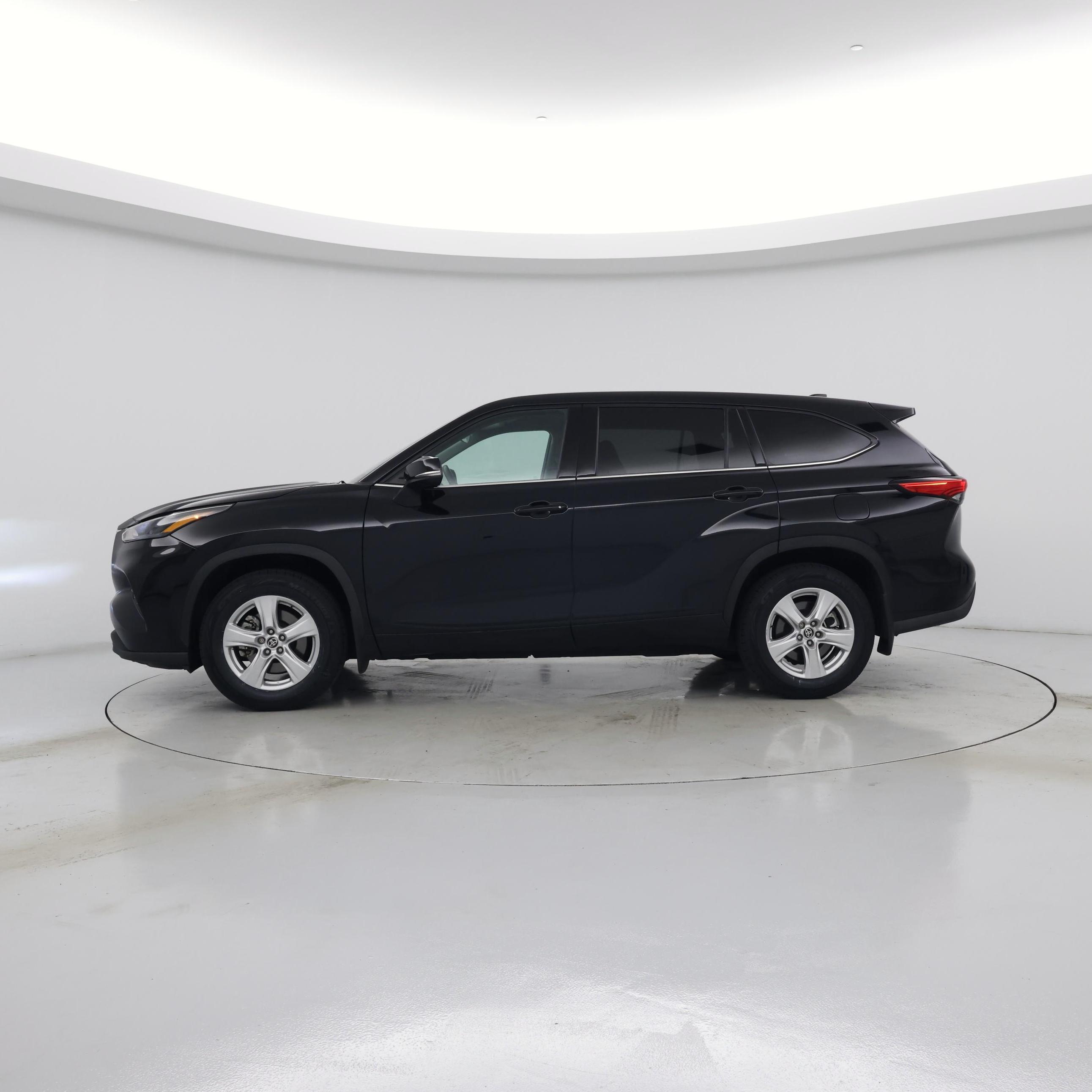 Thumbnail: 2022 Toyota Highlander - 3