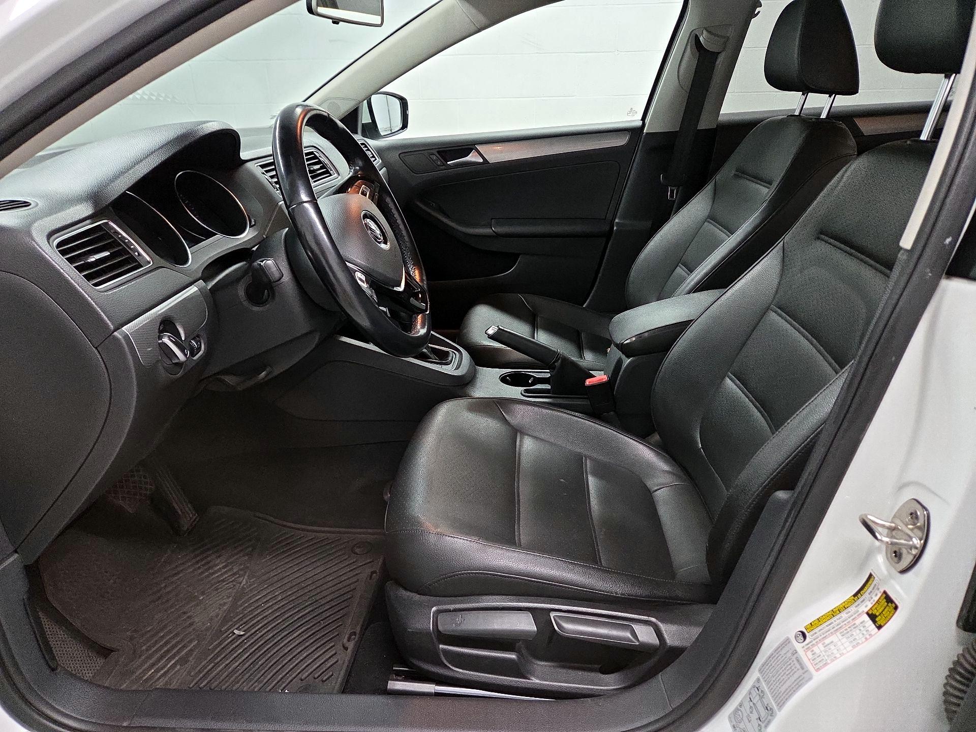 Thumbnail: 2015 Volkswagen Jetta - 9