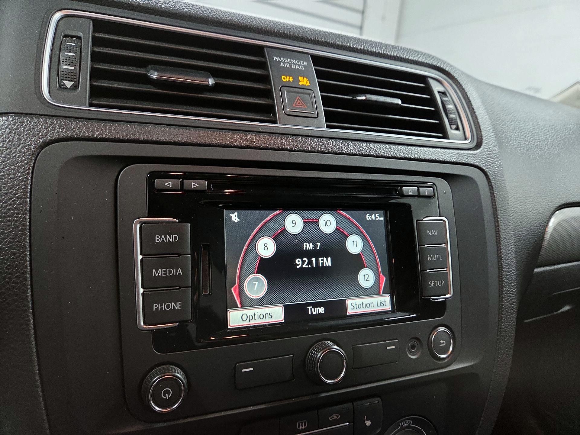 Thumbnail: 2015 Volkswagen Jetta - 11