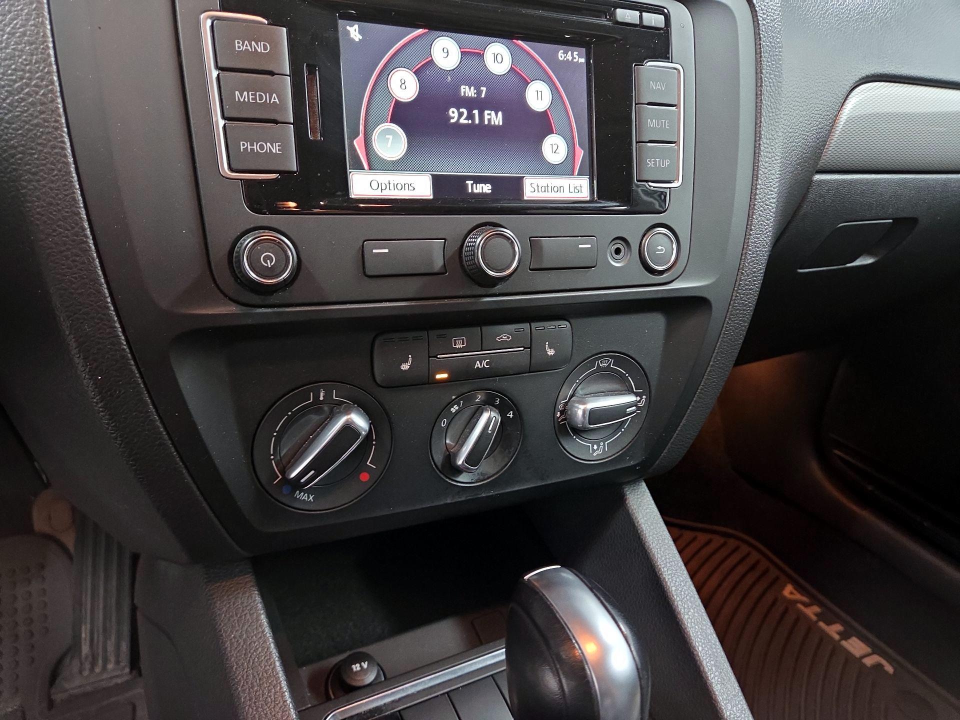 Thumbnail: 2015 Volkswagen Jetta - 12