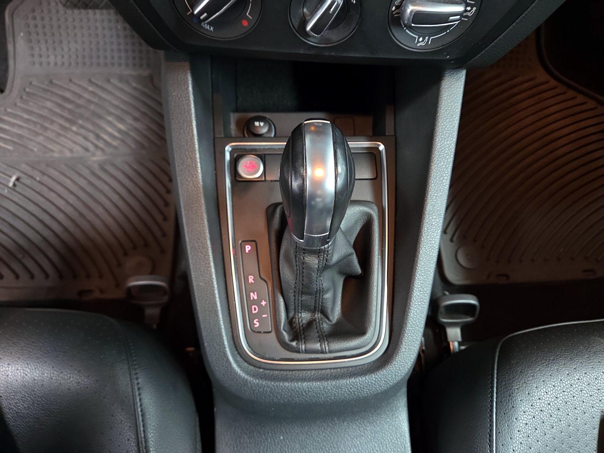 Thumbnail: 2015 Volkswagen Jetta - 13