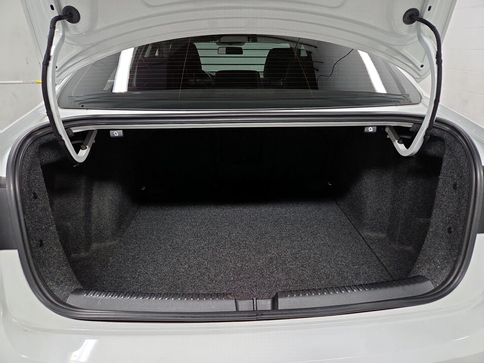 Thumbnail: 2015 Volkswagen Jetta - 14