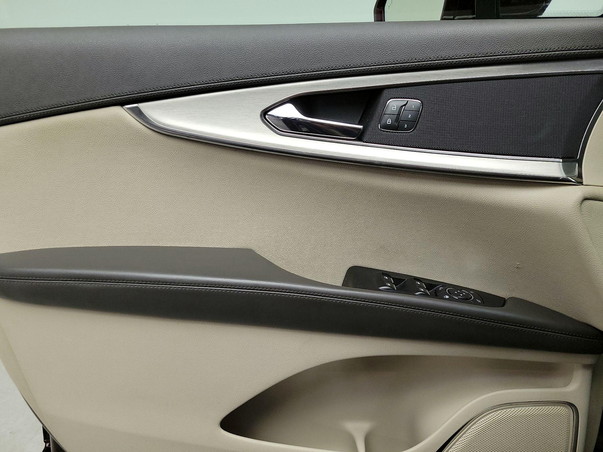 Thumbnail: 2019 Lincoln Nautilus - 12