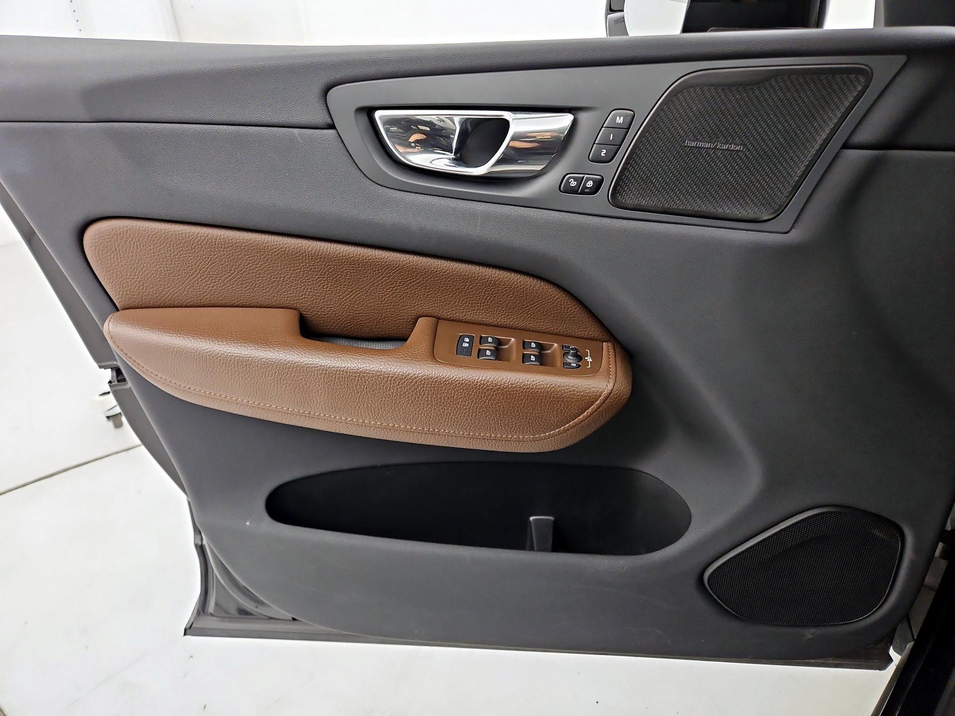 Thumbnail: 2019 Volvo XC60 - 12