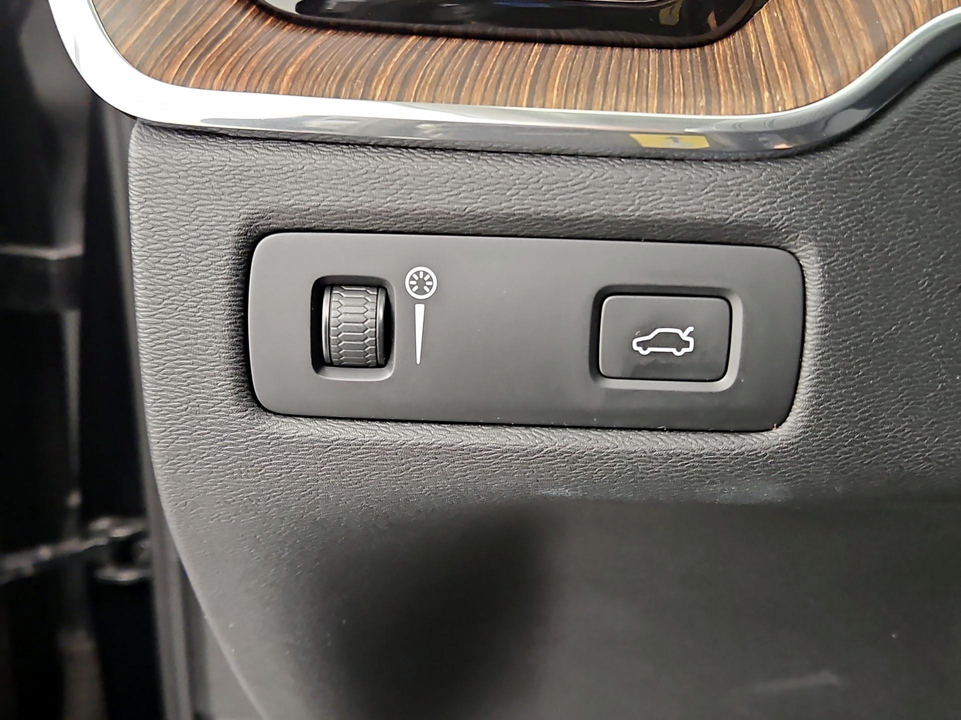 Thumbnail: 2019 Volvo XC60 - 13
