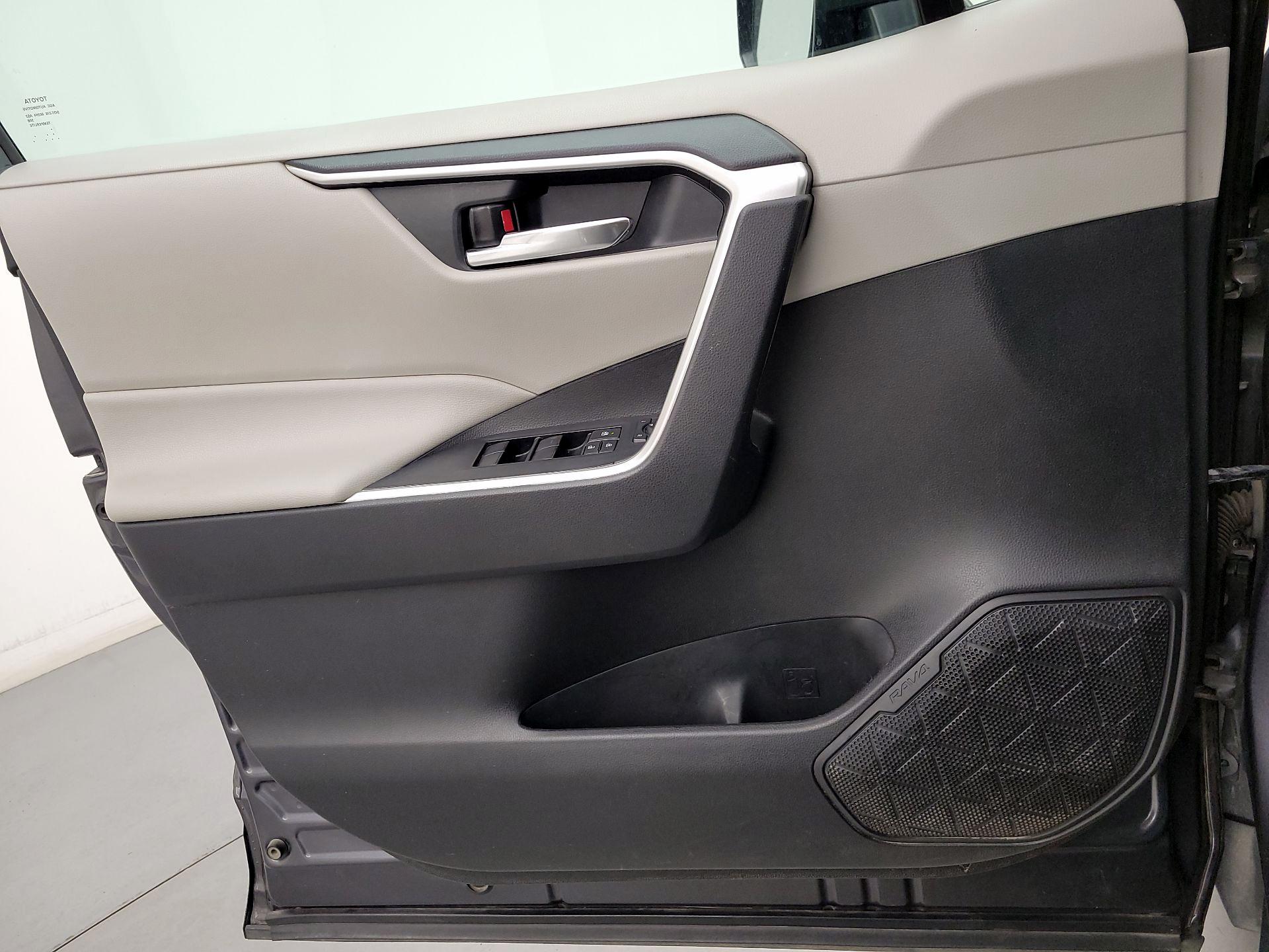 Thumbnail: 2021 Toyota RAV4 - 12