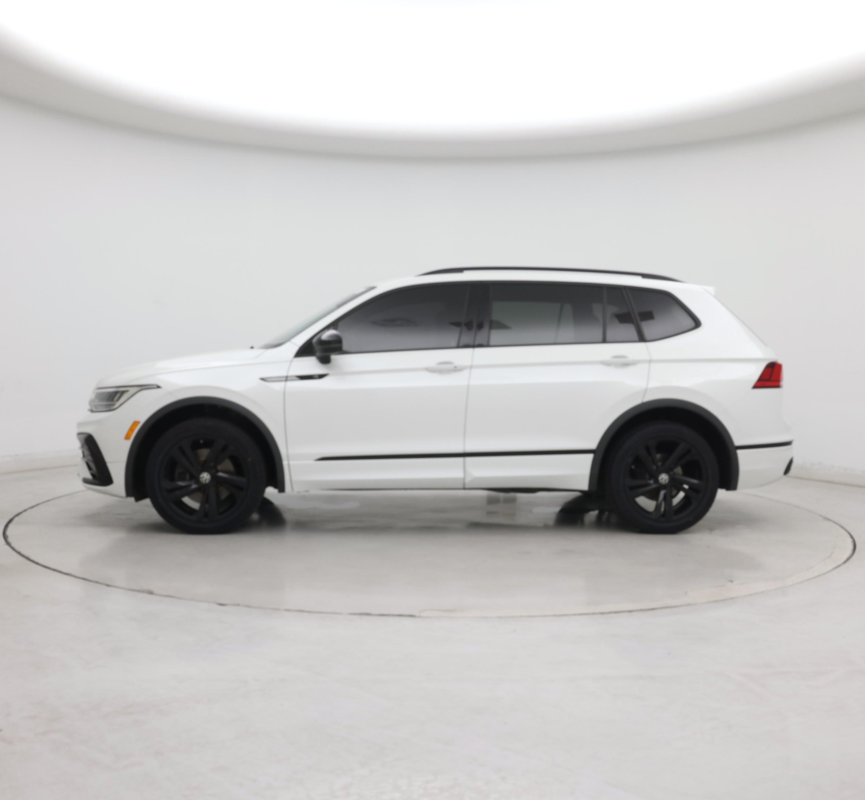 Thumbnail: 2023 Volkswagen Tiguan - 3