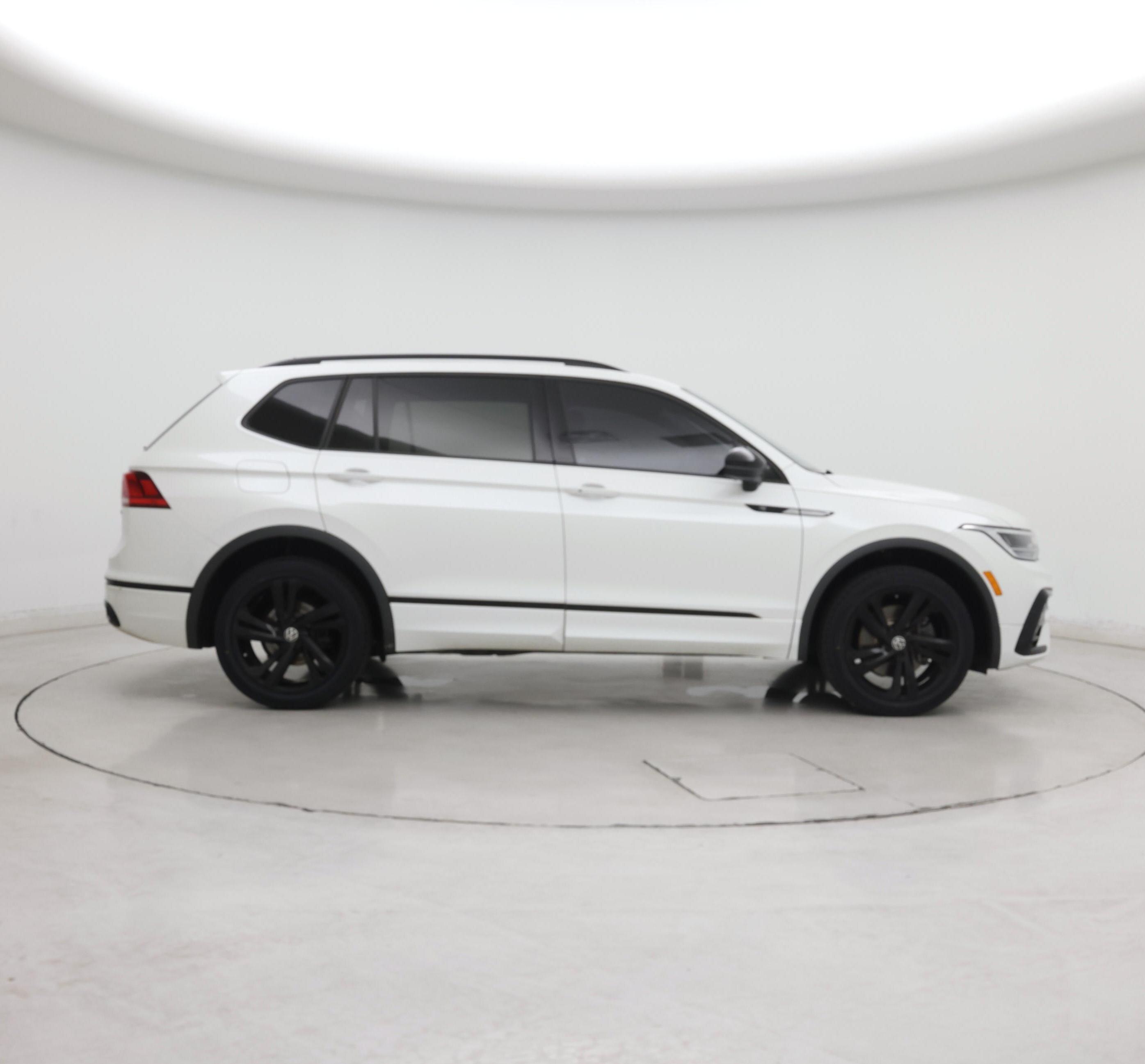 Thumbnail: 2023 Volkswagen Tiguan - 7