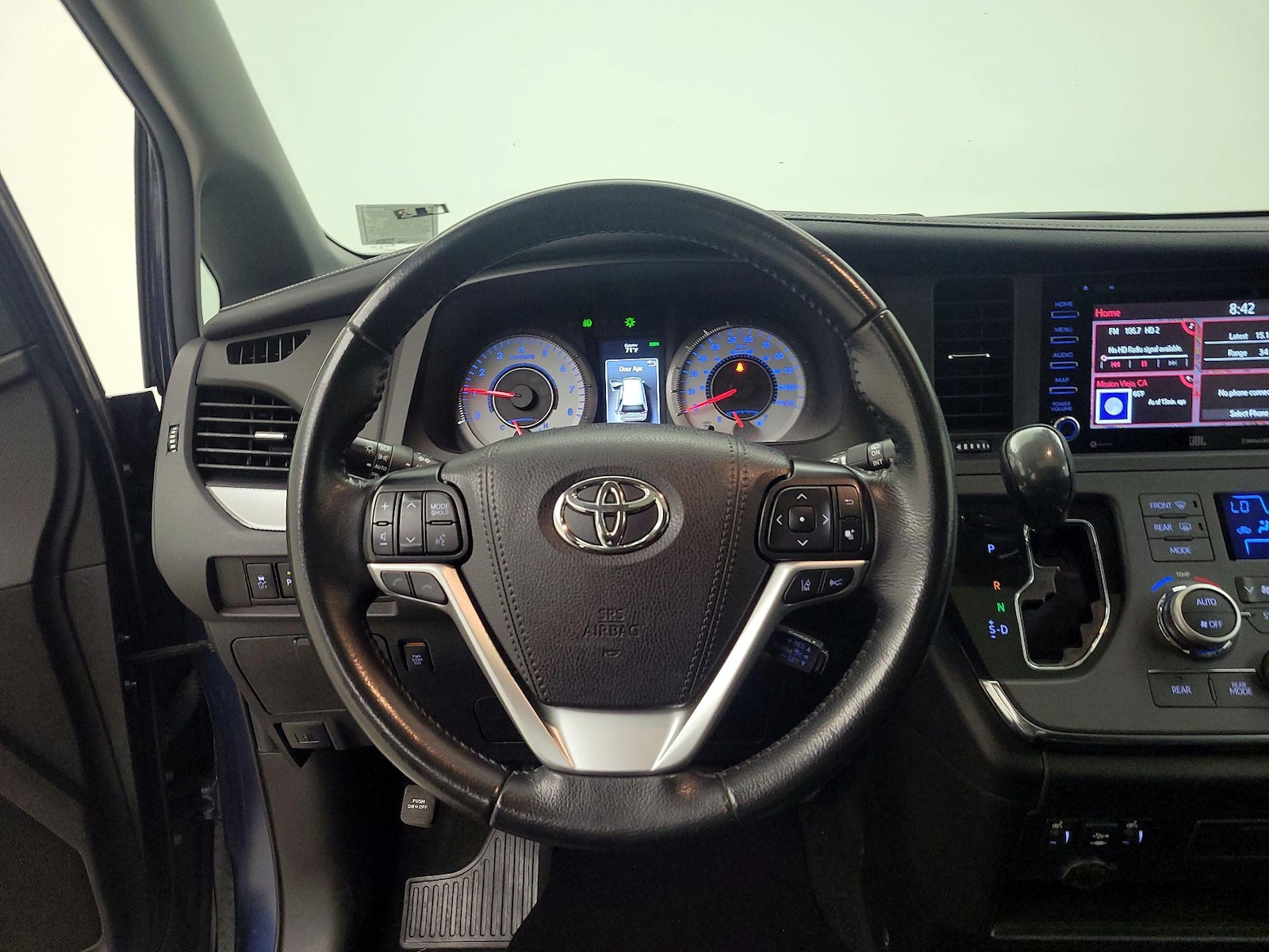 2019 Toyota Sienna SE - Photo 11