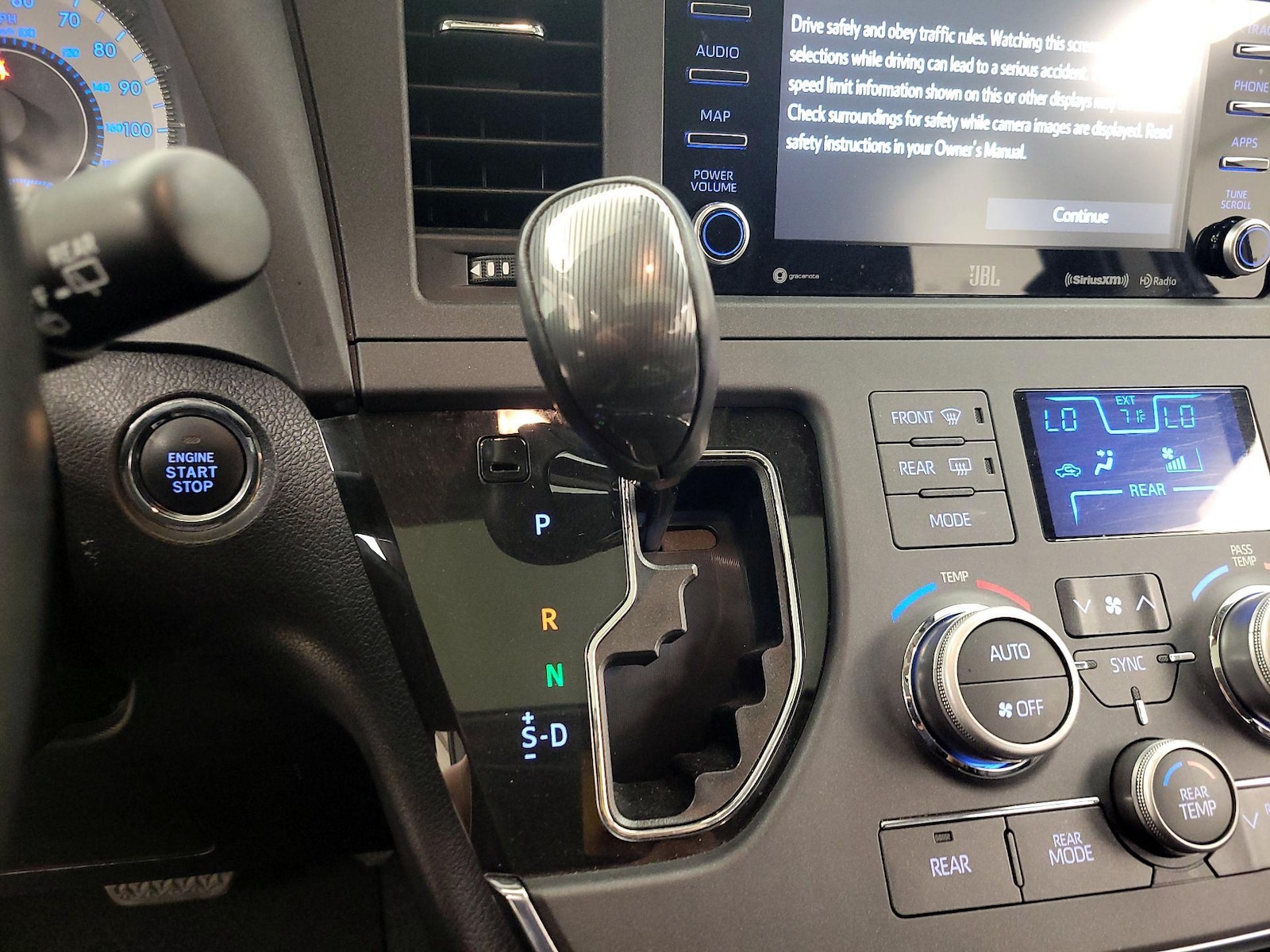 2019 Toyota Sienna SE - Photo 18