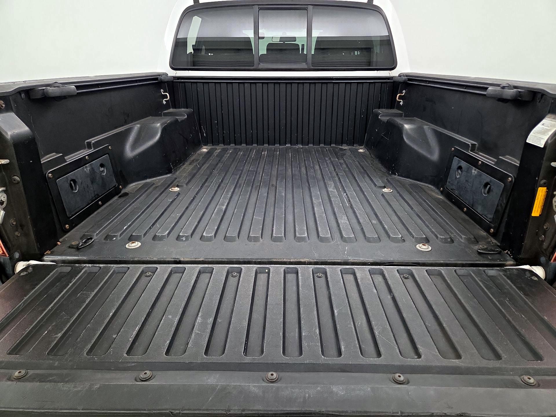 Thumbnail: 2015 Toyota Tacoma - 19