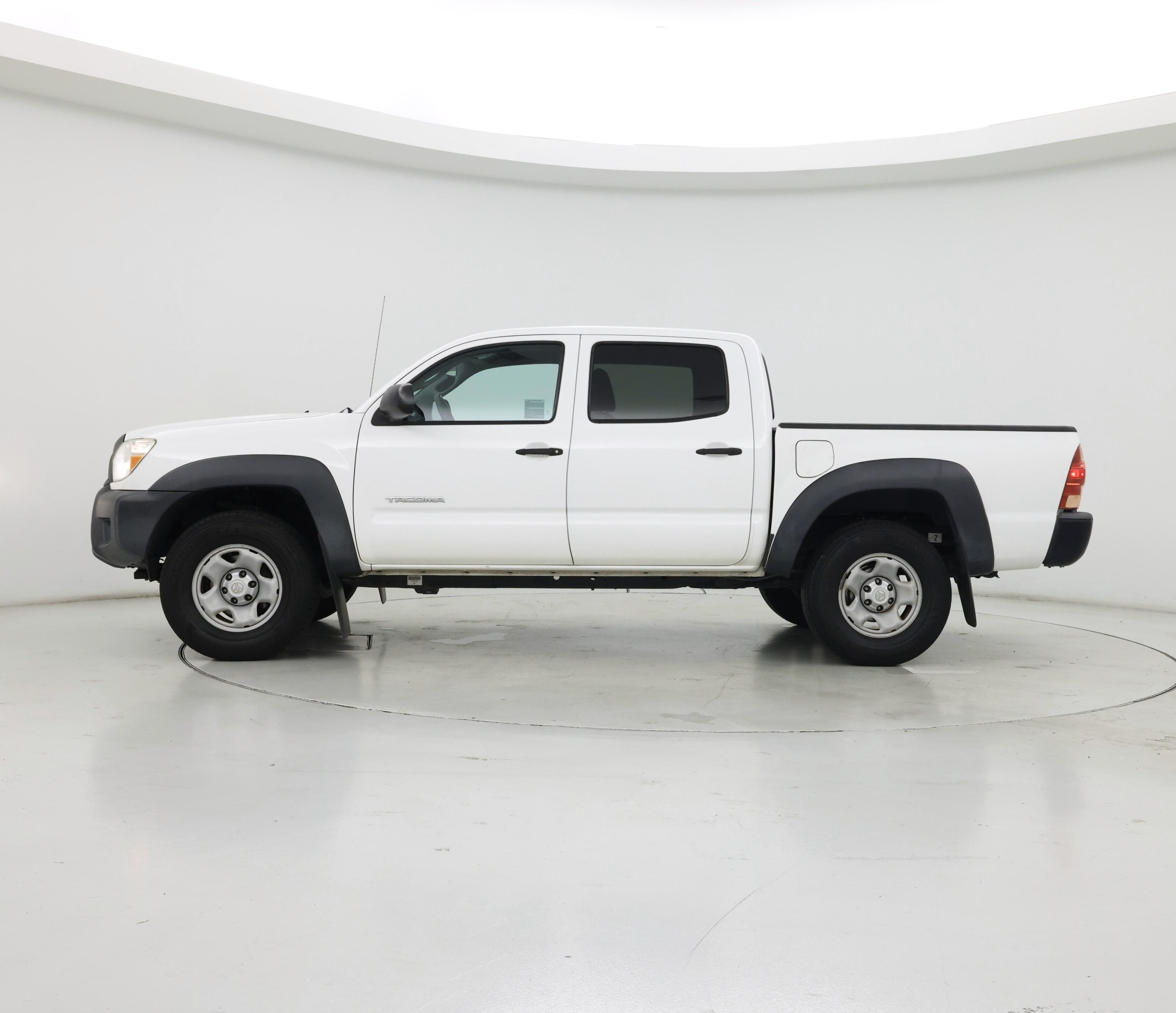 Thumbnail: 2015 Toyota Tacoma - 3