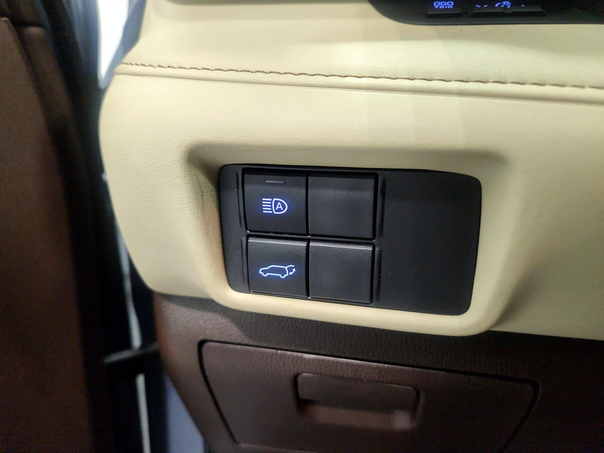 Thumbnail: 2020 Toyota Highlander - 13
