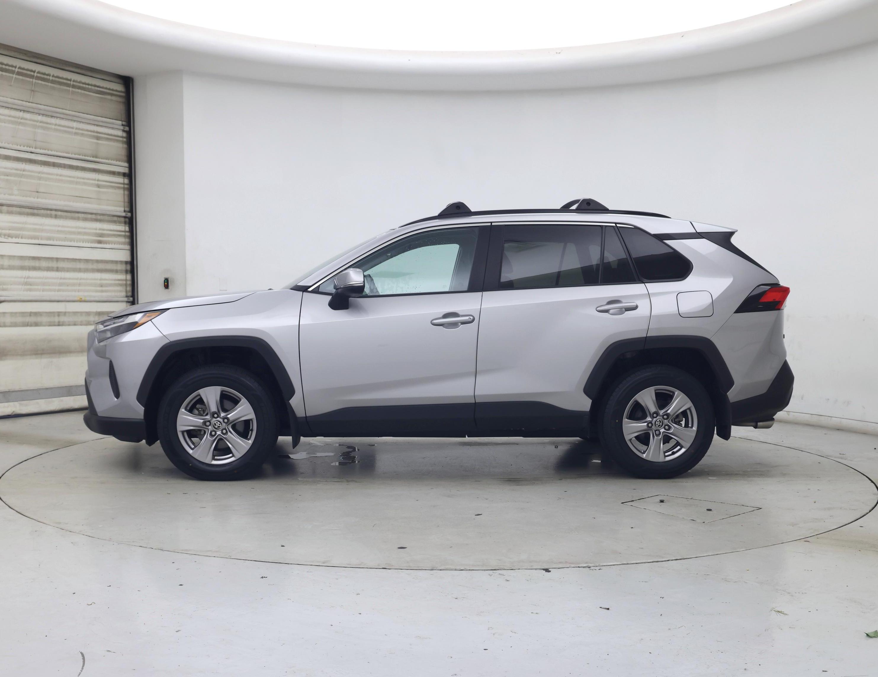Thumbnail: 2022 Toyota RAV4 - 3