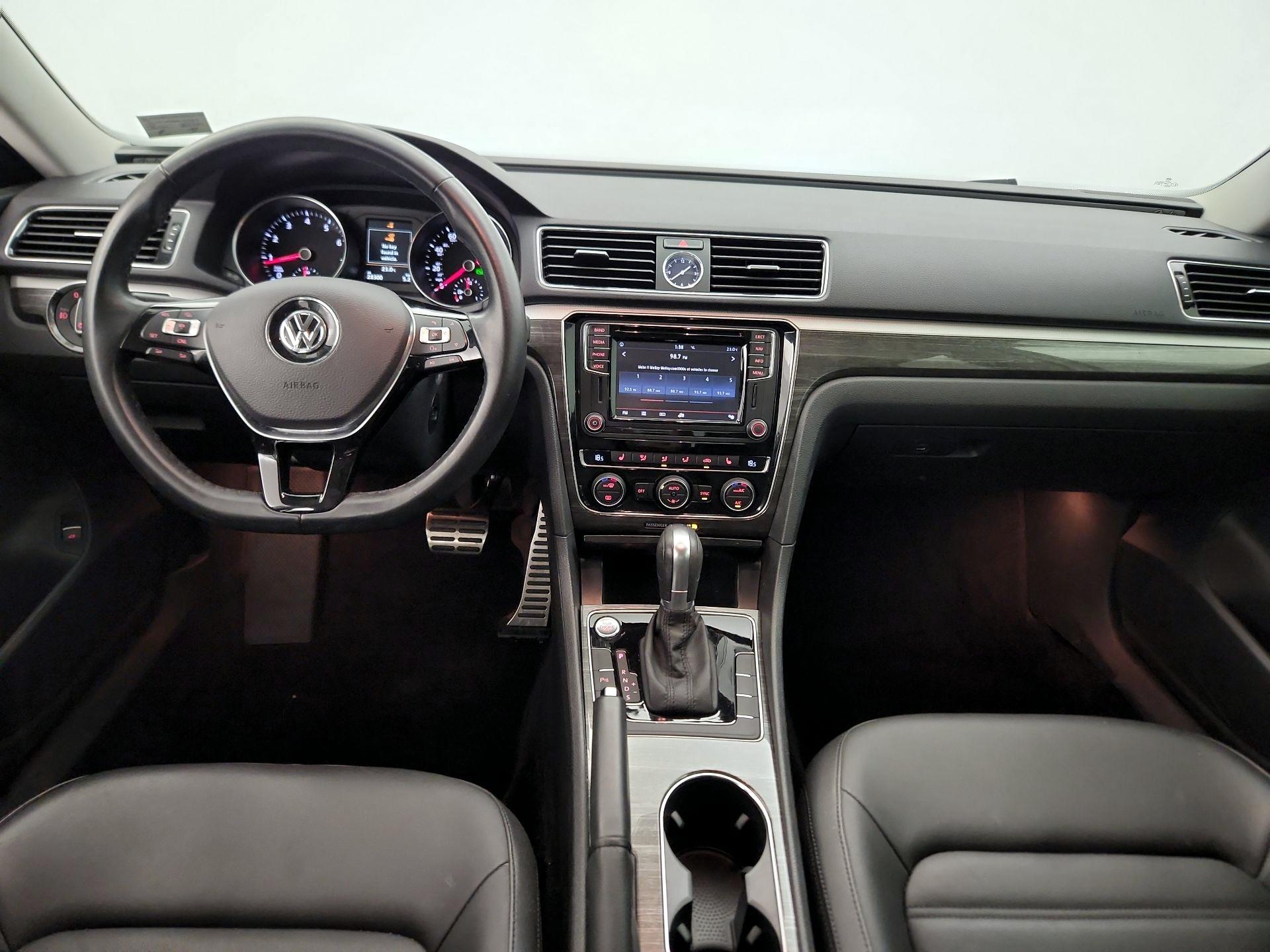 Thumbnail: 2017 Volkswagen Passat - 9