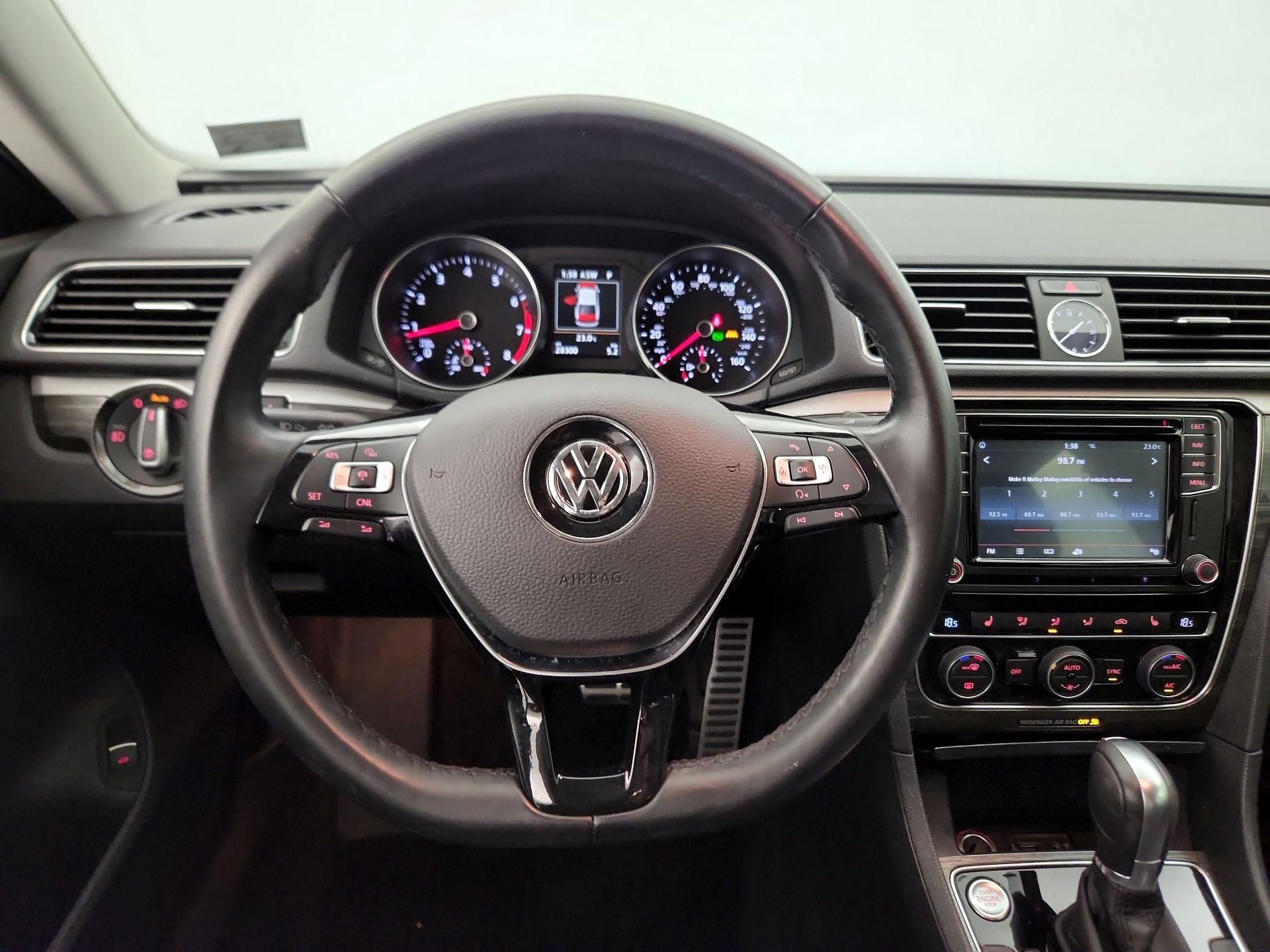 Thumbnail: 2017 Volkswagen Passat - 10