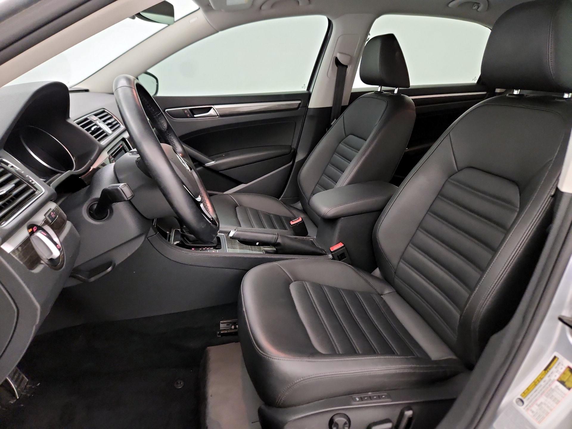 Thumbnail: 2017 Volkswagen Passat - 11