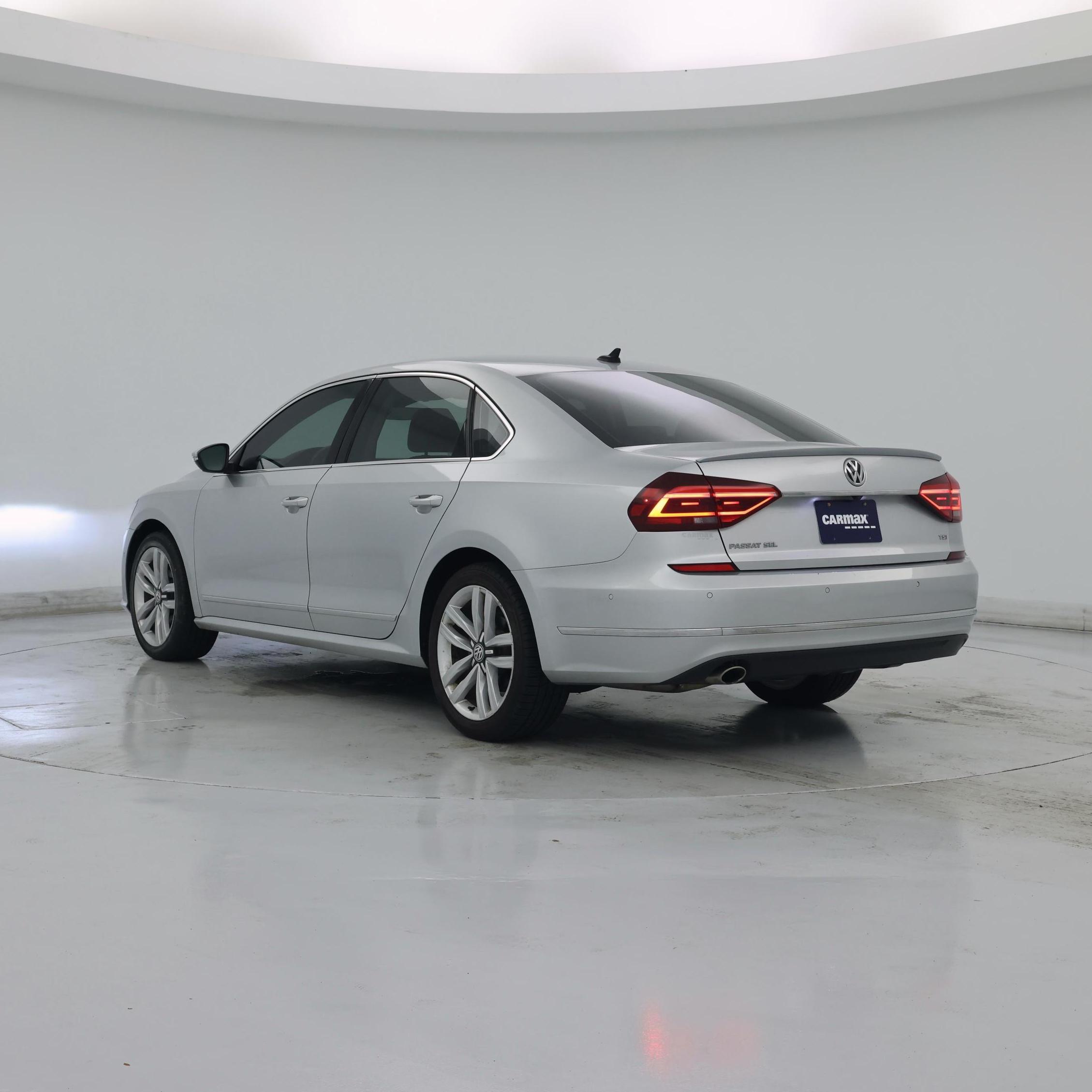 Thumbnail: 2017 Volkswagen Passat - 2