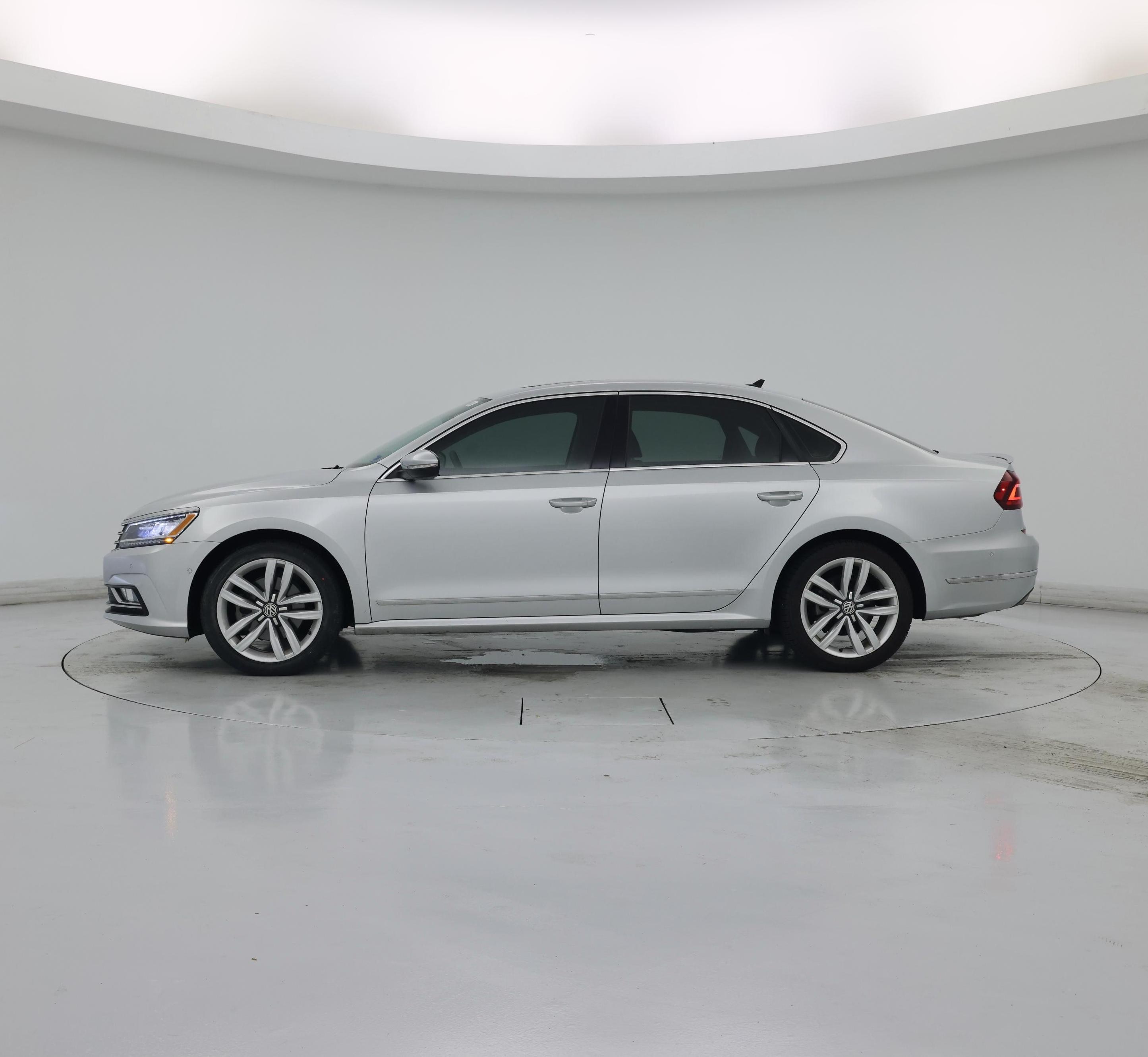 Thumbnail: 2017 Volkswagen Passat - 3