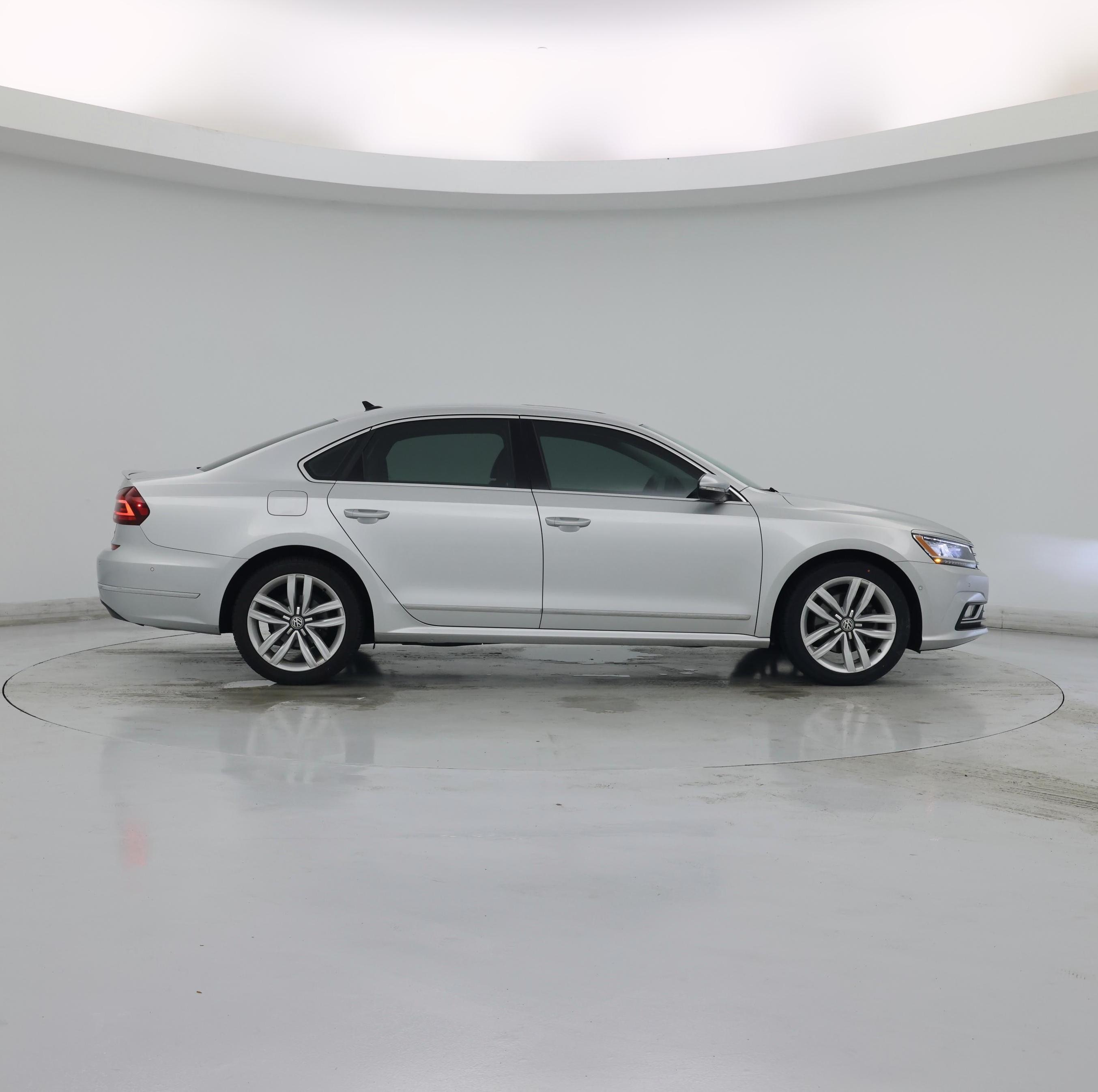 Thumbnail: 2017 Volkswagen Passat - 7