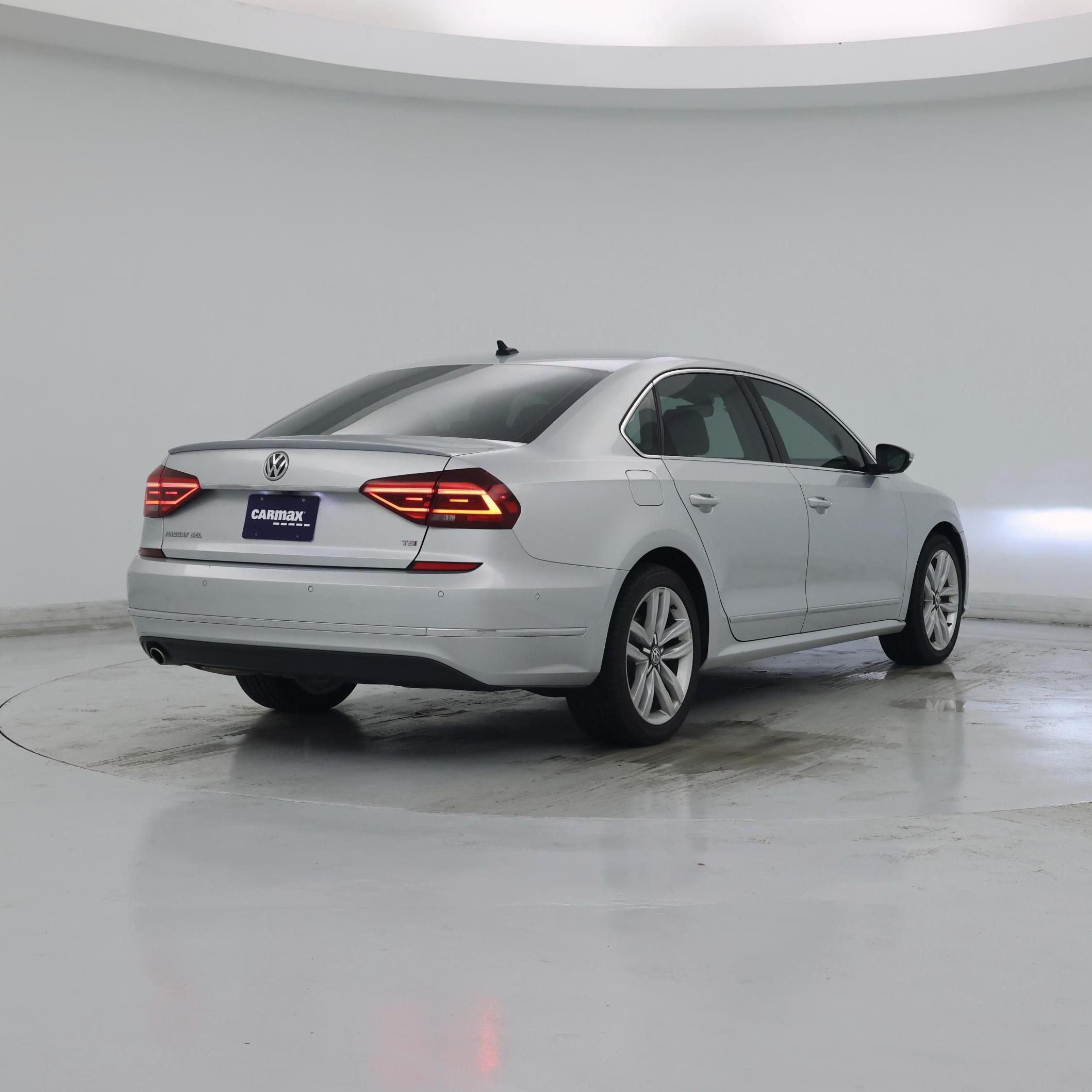Thumbnail: 2017 Volkswagen Passat - 8