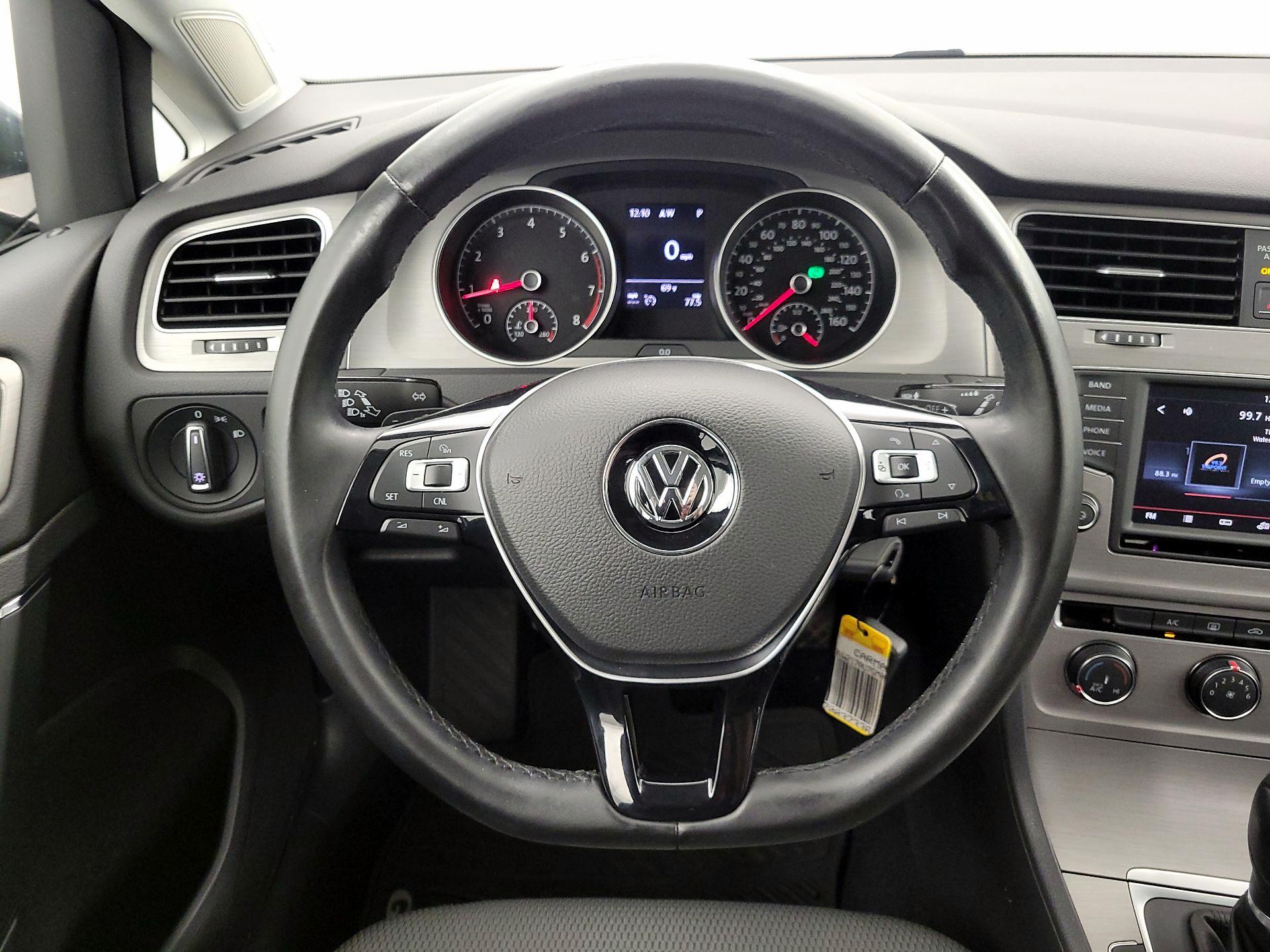Thumbnail: 2016 Volkswagen Golf - 10