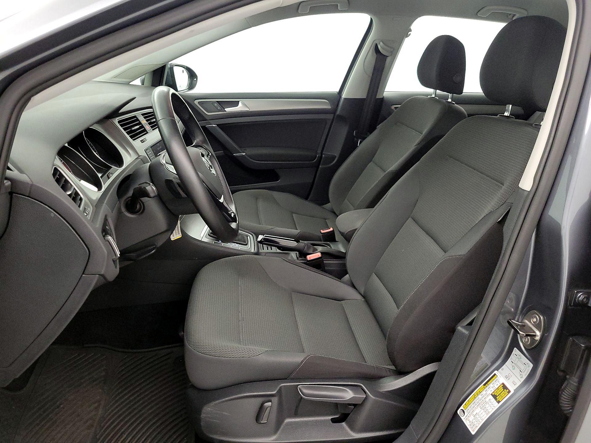 Thumbnail: 2016 Volkswagen Golf - 11