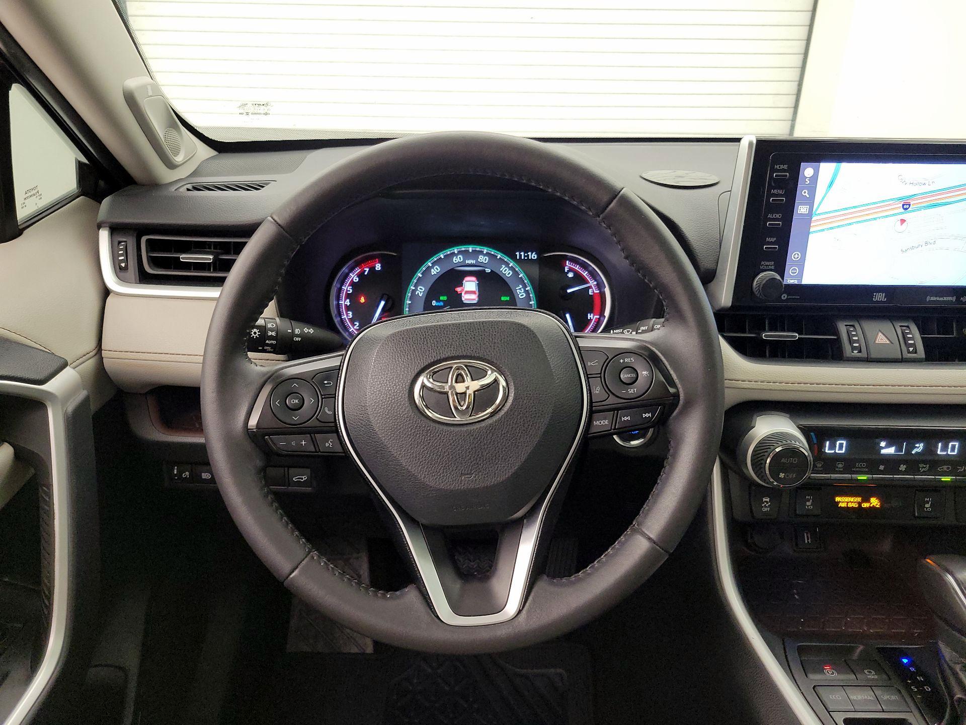 Thumbnail: 2021 Toyota RAV4 - 10